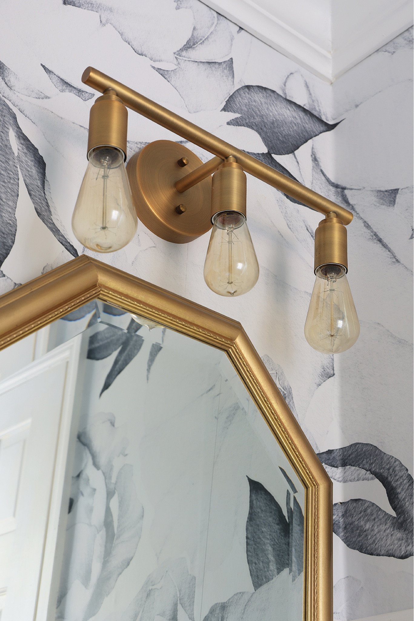 Antique bronze vanity light for a bathroom / powder roomm

#LTKHome