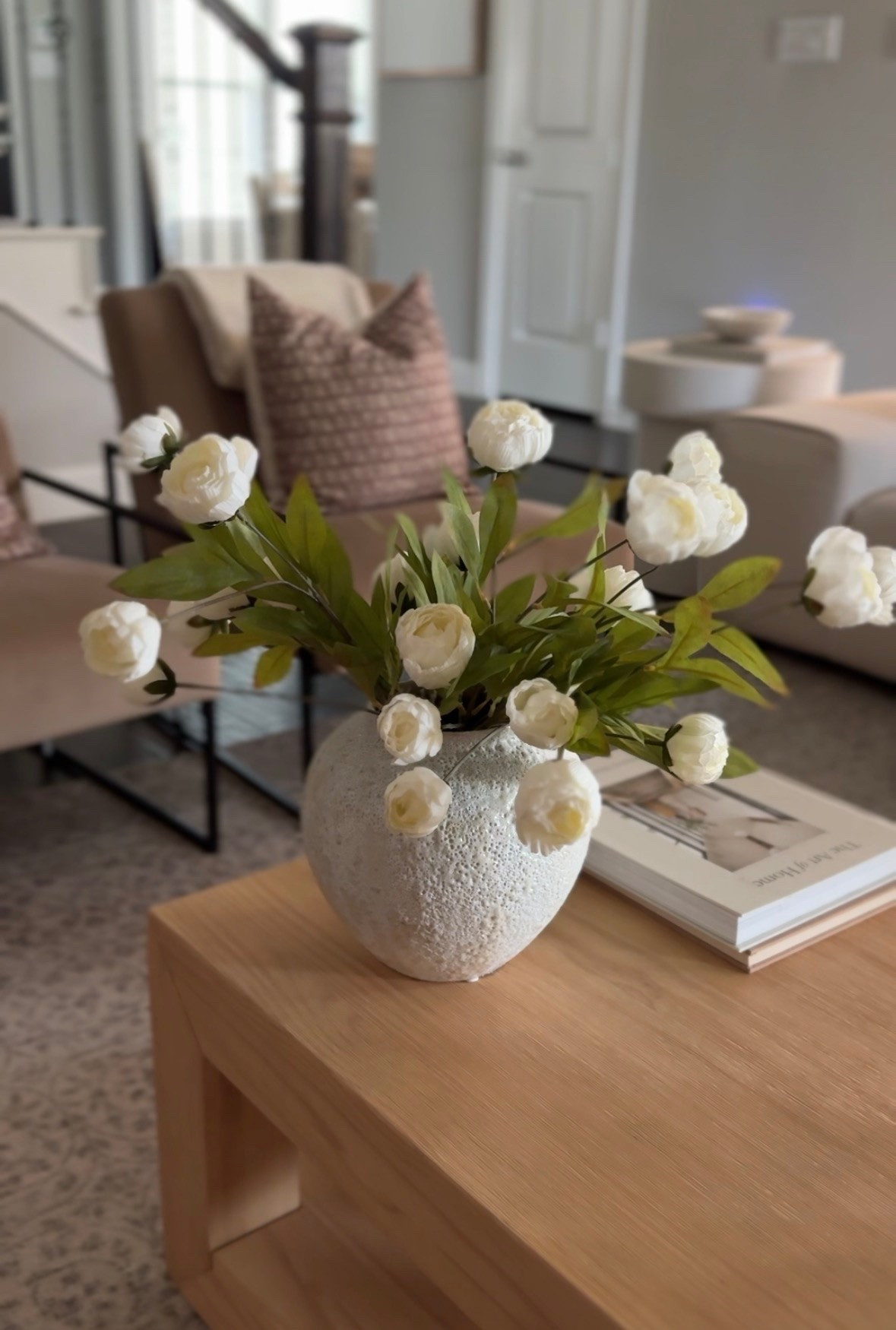 Summer florals 
Summer coffee table decor

#LTKSeasonal #LTKHome