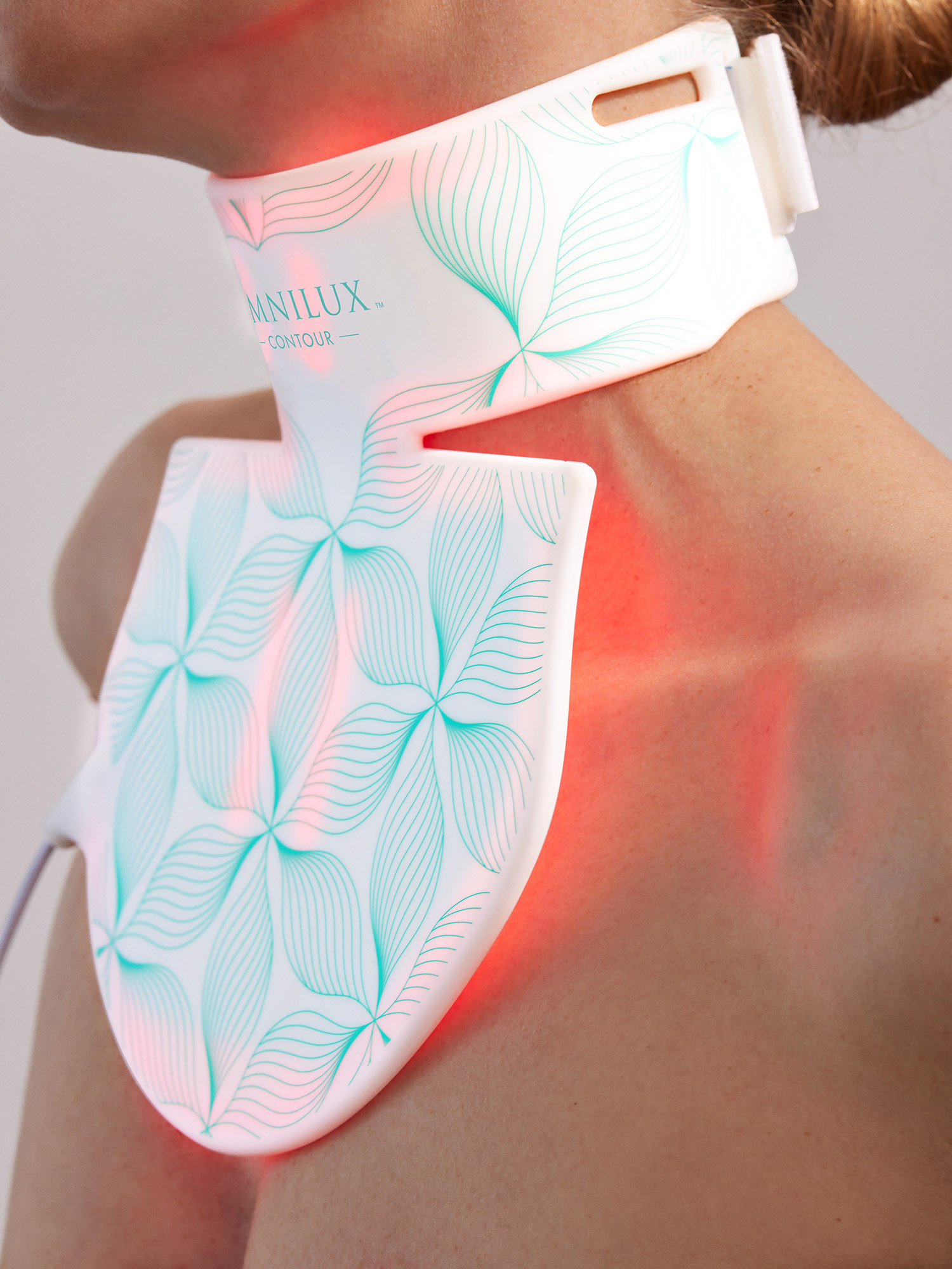 Omnilux Contour Neck & Décolleté | Omnilux