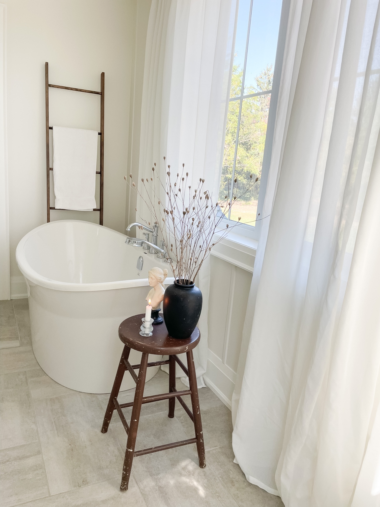 BATHROOM STYLING 
. 
Beauty and function 🤍
 

#LTKhome