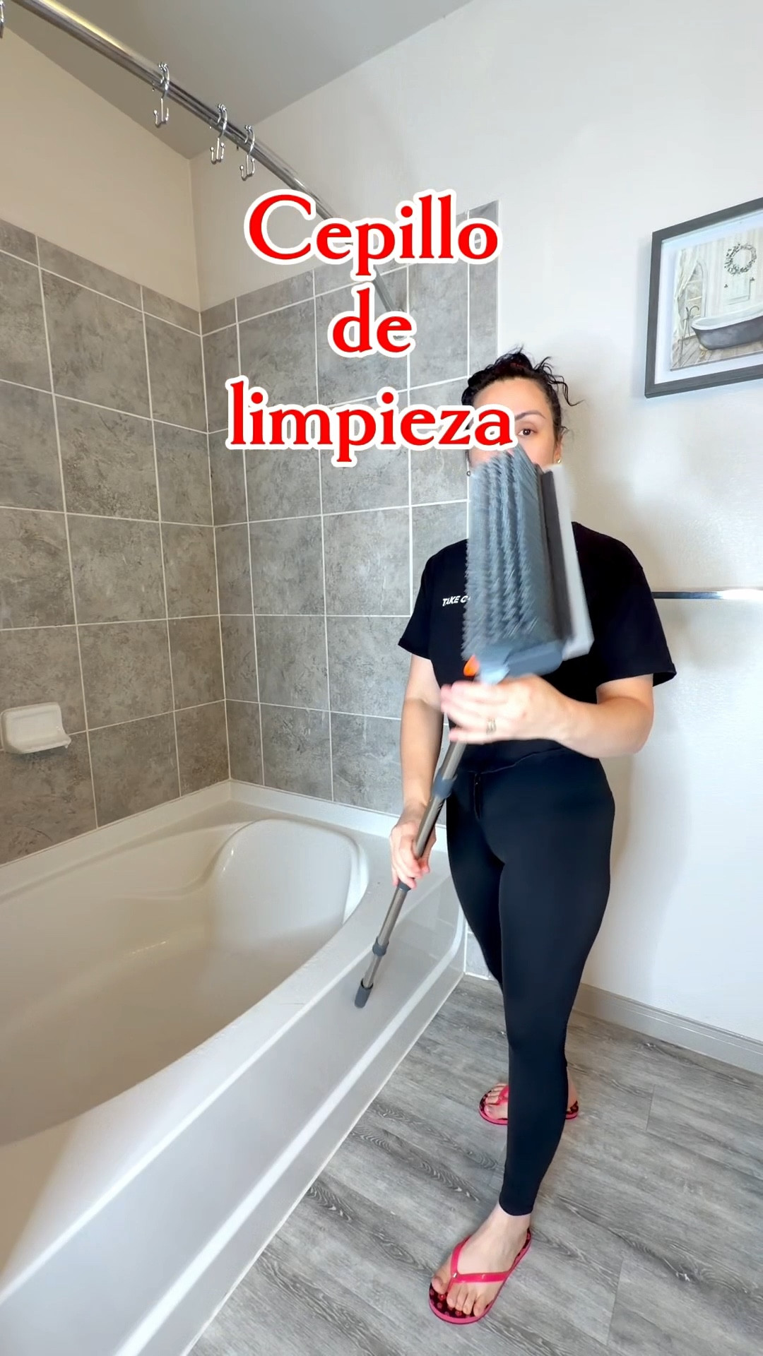 Las losas de mi baño no son lisas… y este cepillo tampoco juega 😌
Palo ajustable, cerdas fuertes y haragán incluido.
Si eres de las que limpia de verdad, sabes que esto es oro.

#LTKHome #LTKdayinmylife #LTKmomlife