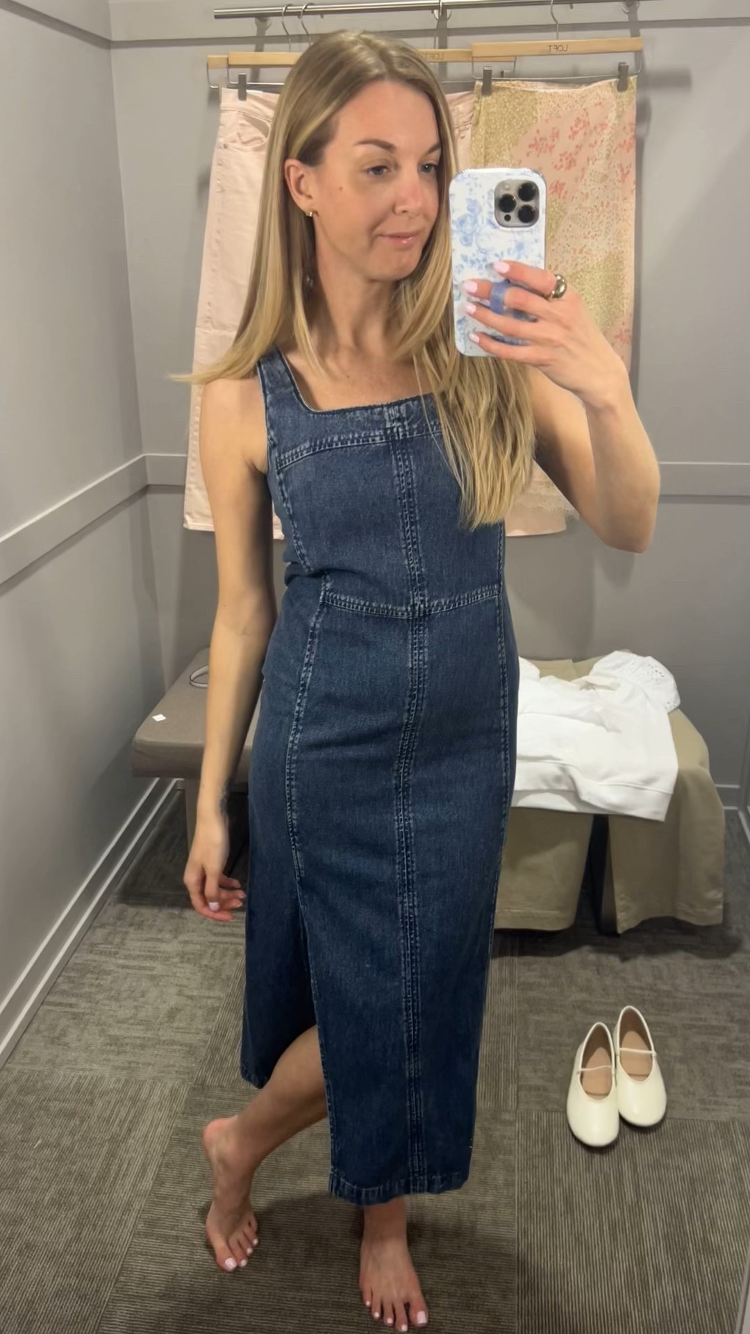 Perfect denim midi dress. Wearing size 4. 

Loft 
Summer stresses 
Spring dresses 
