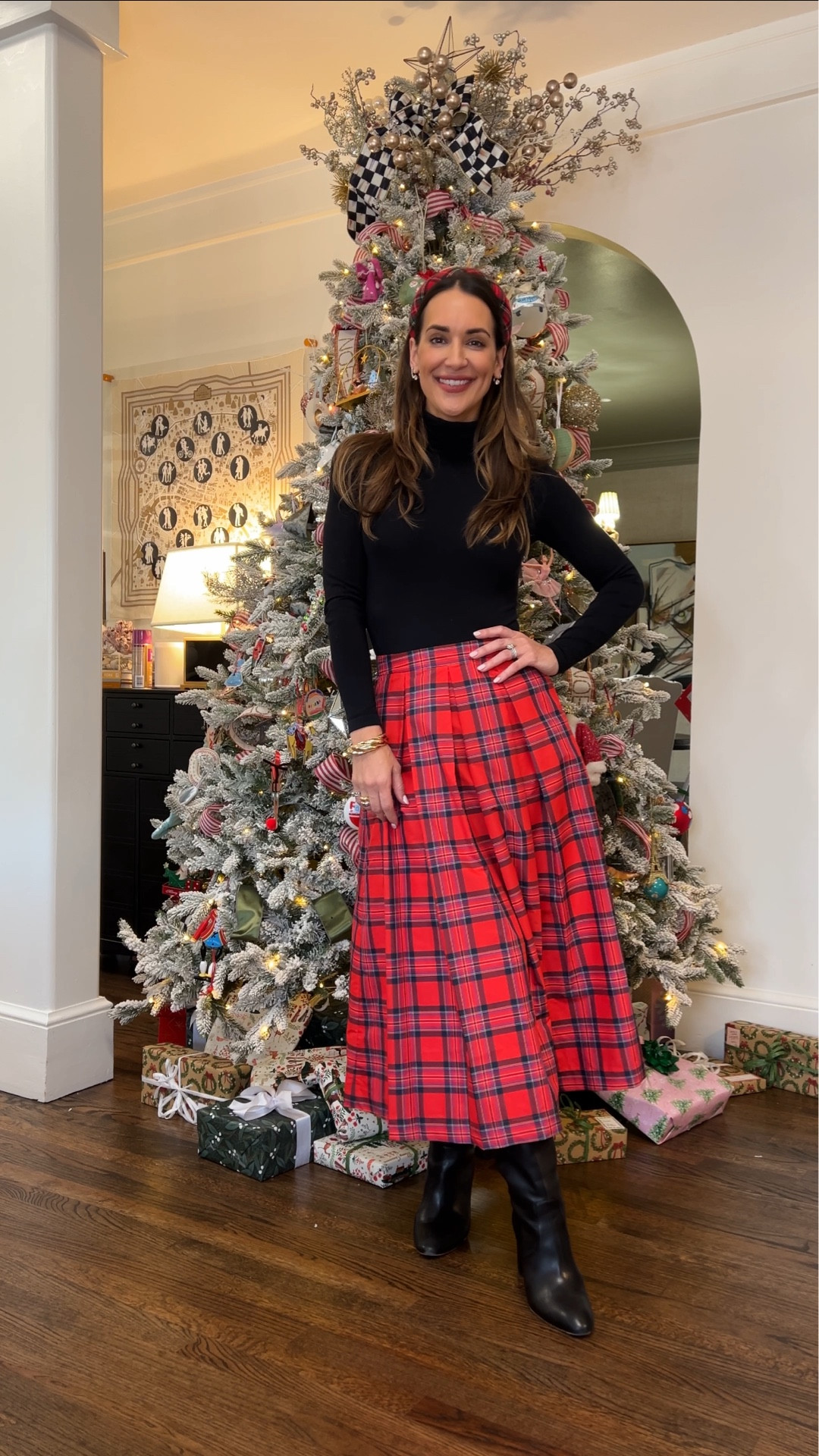 The chaos of the family Christmas photo -

#LTKmomlife #LTKHoliday