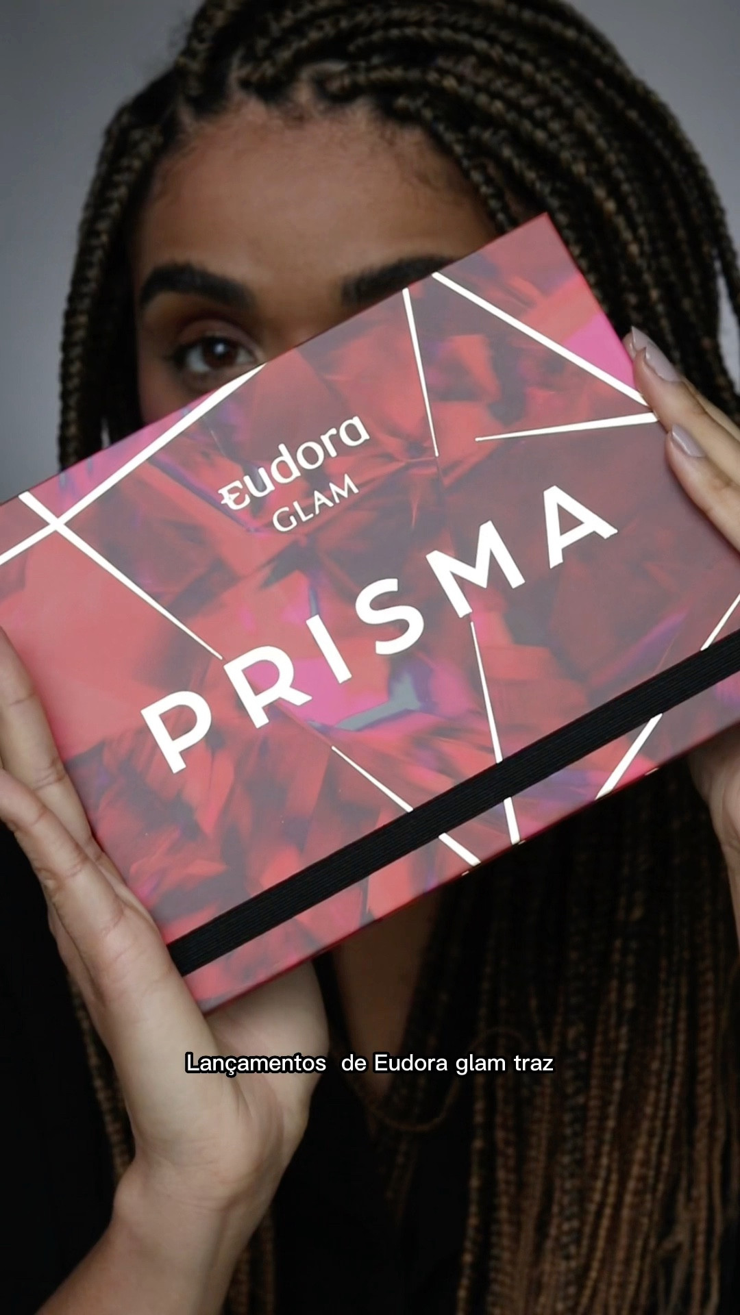 Eudora está lançando alguns produtos da linha Eudora Glam: a nova palette Eudora Glam Palette Prisma e a Máscara Eudora Glam Infinity Volume. 
 
A máscara de cílios tem  efeito micropigmentação que promete cílios mais pretos em 15 dias de uso contínuo
400% + Volume;
Tecnologia exclusiva: Arginina + Hialurônico
Cílios 24% mais fortes e 14% mais hidratados
Cílios preenchidos e fortalecidos de ponta a ponta.
Aplicador com 320 cerdas que envolvem os cílios da raiz as pontas e alcançam até os menores fios.
Super preta, possui longa duração, não esfarela e não borra. 
A paleta prisma possui 33 cores sendo: 2 Prisma Multidimensional, 12 super brilho, 16 tons mate e 3 multifuncionais (para olhos e rosto). Além de cores intensas com ultra pigmentação e longa duração. O produto não migra e não acumulam na pálpebra.Edição limitada! Dermatologicamente testado, vegano e cruelty free.
 A paleta é edição limitada, então corre! 🏃🏽‍♀️

 #ChallengeLTK

#LTKbeauty