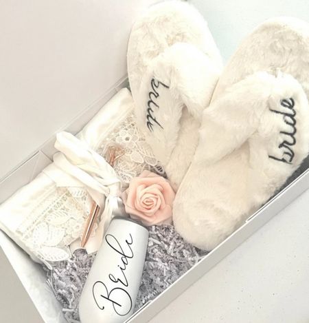 Bride gift box by ModernlyChicDesigns 💍

Future Mrs Gift Box | Future Mrs Gifts | Future Bride | Bride To Be Gifts | Bridal Shower Gifts | Bridal Gifts | Bride Gifts | Bride Gift Box  



#LTKbeauty #LTKwedding #LTKstyletip