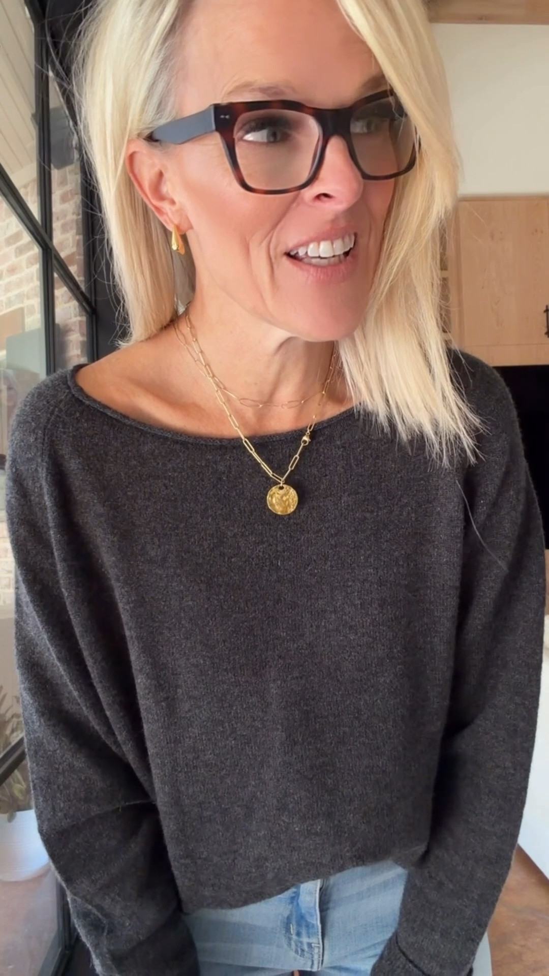 Quince is luxury but not at luxury prices. 
Cashmere sweater
Fantastic denim

@onequince #quincepartner 

#LTKOver40 #LTKGiftGuide #LTKSeasonal