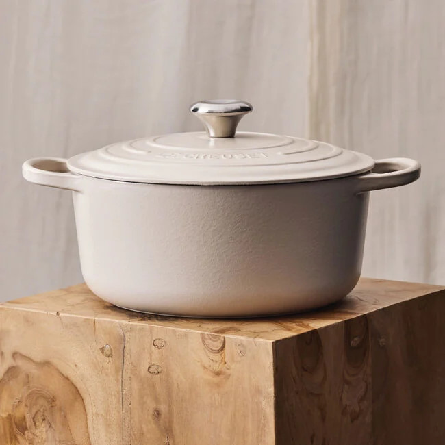 Signature Round Dutch Oven | Le Creuset