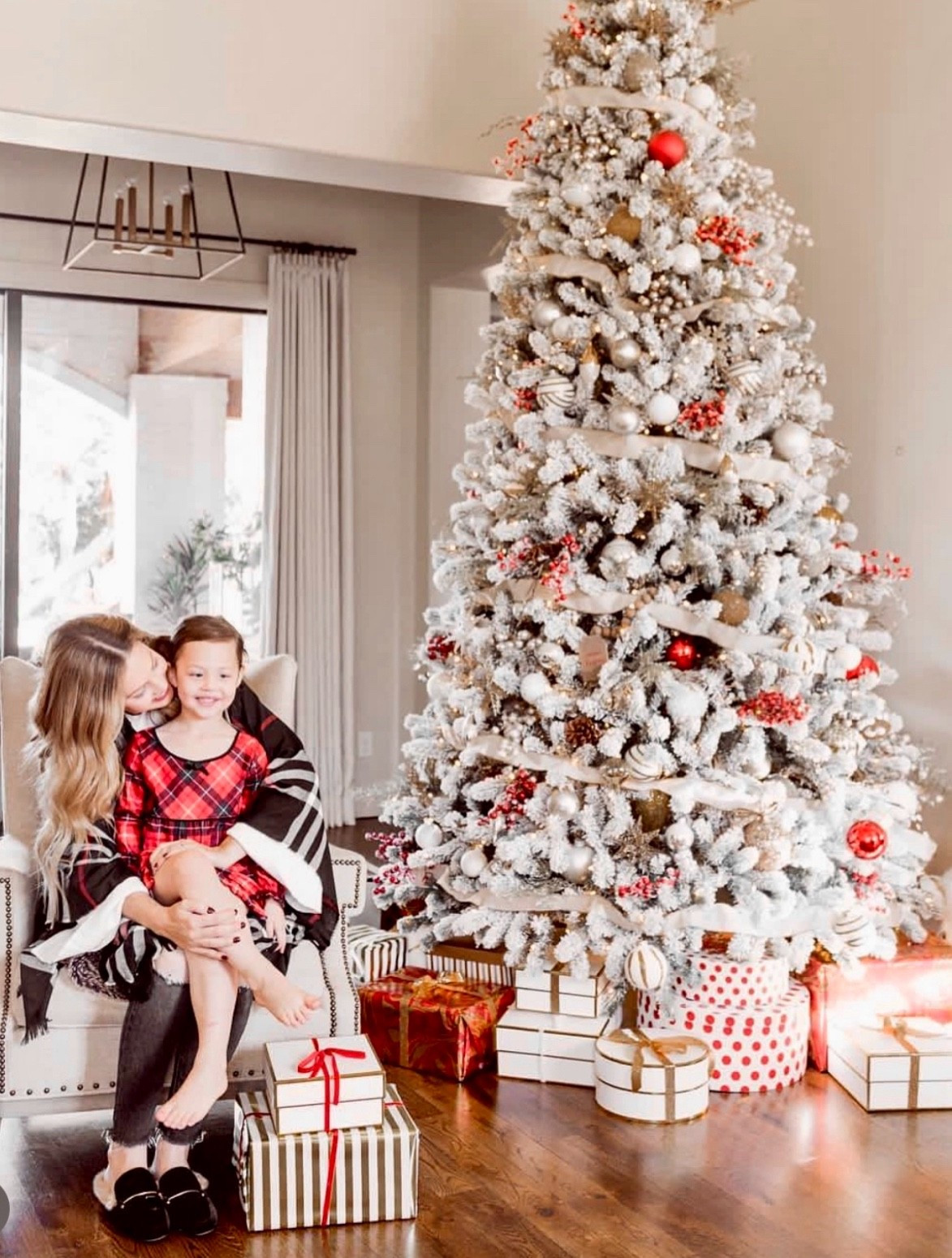 King of Christmas Prince flocked tree
On sale plus free shipping   This is the 10 foot tree in my living room but they have multiple sizes.  This tree is absolutely gorgeous and pre-lit. 
Christmas decor 
Holiday decor 
Christmas tree
Flocked tree
Holiday tree
King of Christmas



#LTKSaleAlert #LTKHome #LTKHoliday