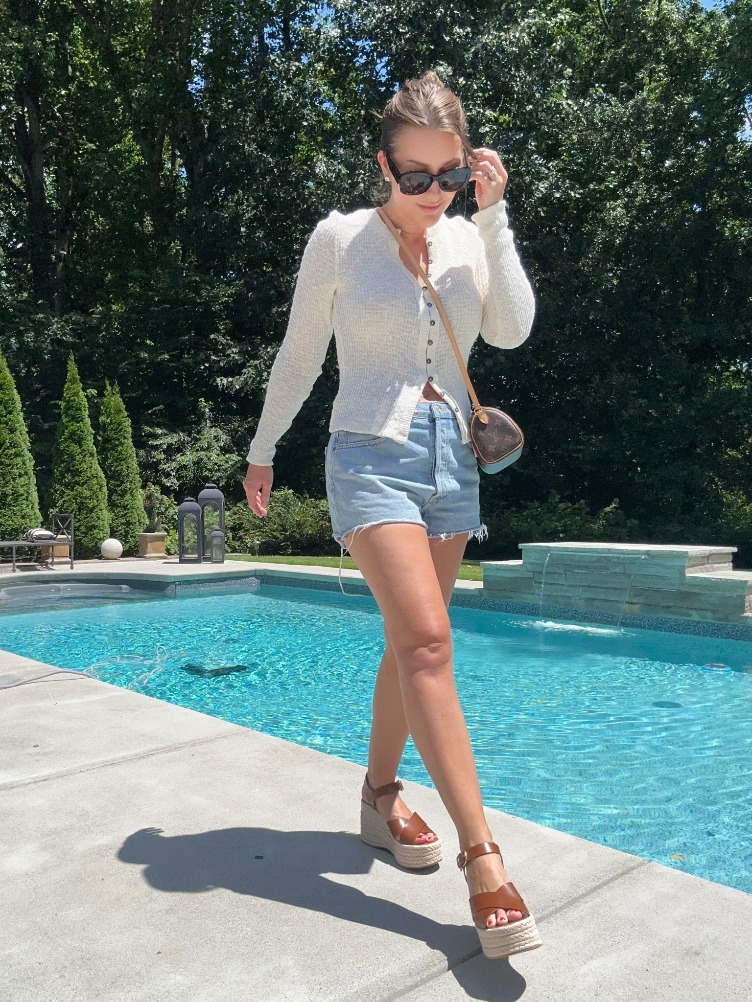 My new fav top- so versatile. Wear as a top on its own or a cardigan- currently on sale
Medium in top
Shorts 28


#LTKStyleTip #LTKSaleAlert