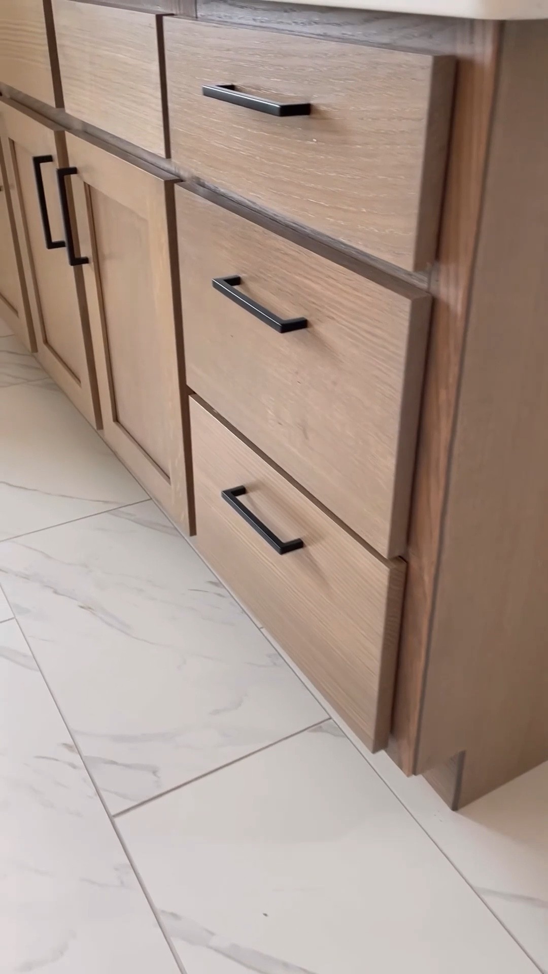 Bathroom vanity refresh! #diyvanity #homeprojects #bathroommakeover #cabinets

#LTKhome #LTKU #LTKstyletip