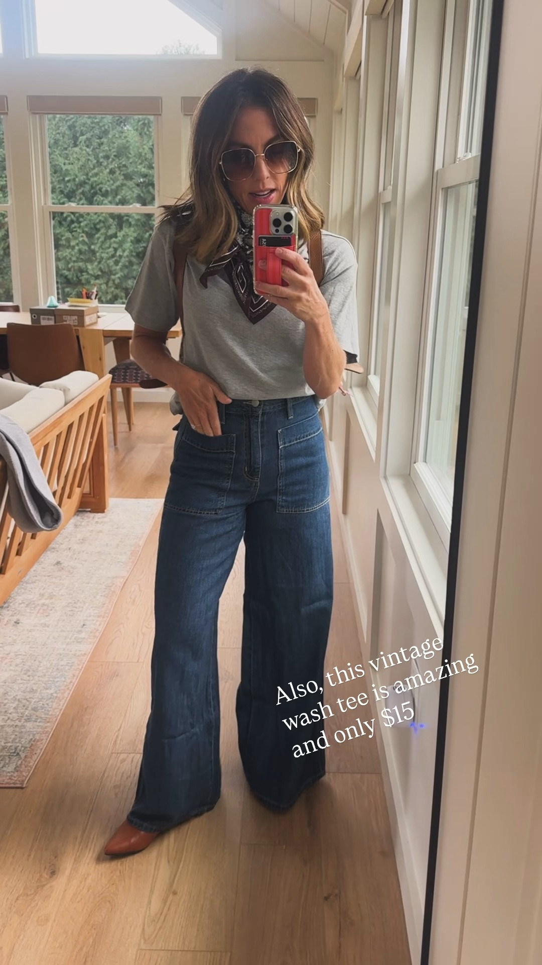 Jeans: 0 (size up if in between) 
Vintage tee: Xs 
**