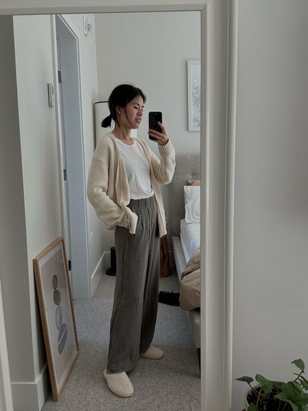 Cardi: Everlane. Tts. In xs
Tank: Everlane. Tts. In xs
Pants: Farah Pants. In S. These will shrink a little after first wash. Can consider size up for shrinkage and room to tuck in  