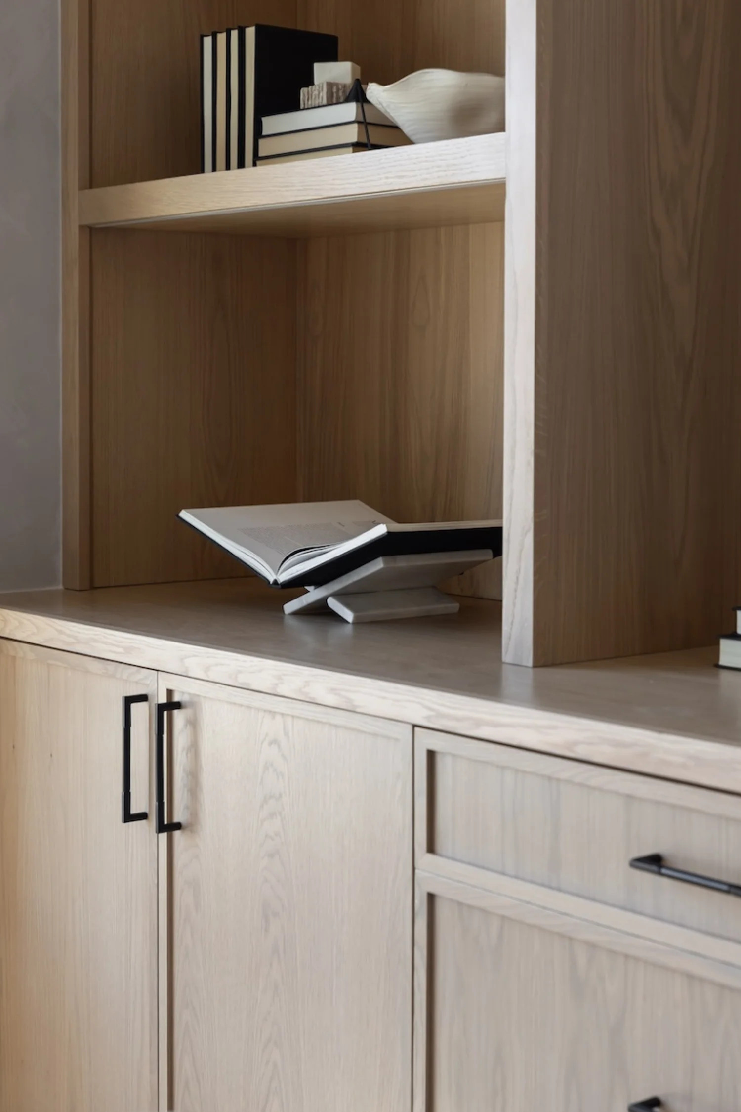 Join Together Marble Book Holder | THELIFESTYLEDCO