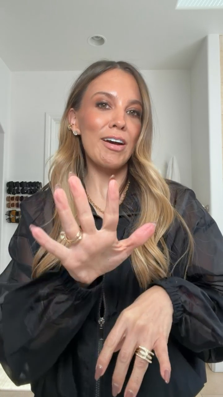 The 5 things I want to buy this week! 

Height: 5’6
Weight: 140 pounds
Top size: medium
Pants size: medium, 6 or 28 
Shoes: 9 or 39

Fashion, women’s fashion, women’s must haves , fall fashion, fall trends, chic fashion