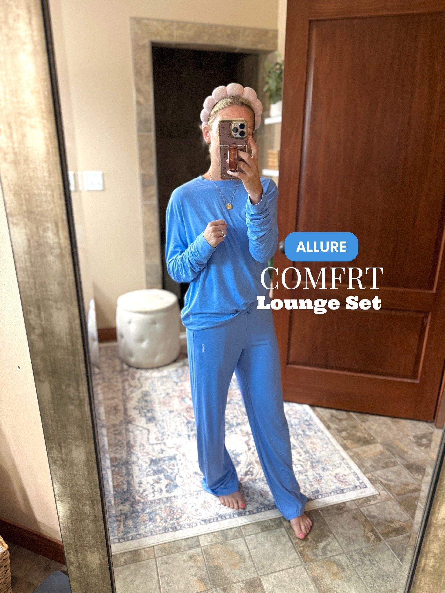 The SOFTEST lounge set 😍☁️ I fear COMFRT is quickly becoming a new obsession. This Cloud Lounge set is lightweight, buttery soft + so comfy for lounging or running around with the boys. 💙

Wearing S top + S bottoms! 
Color: Allure