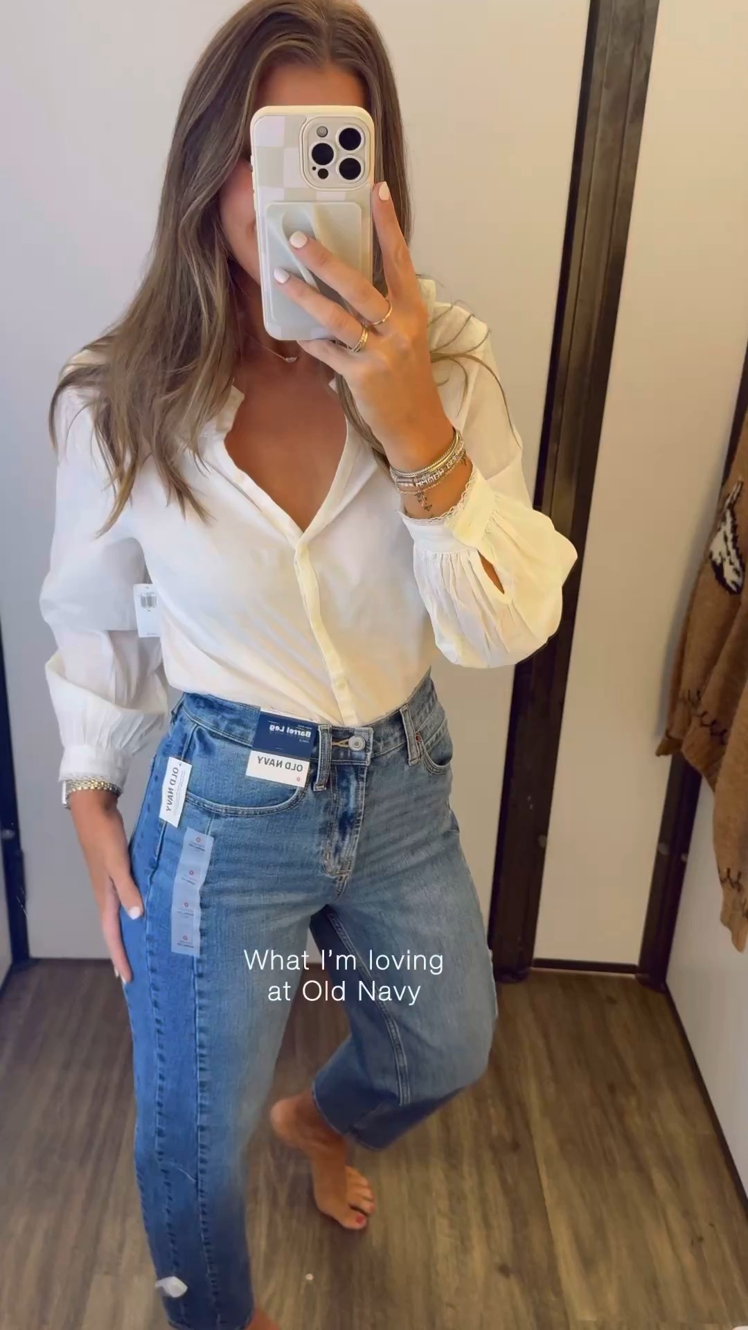 Phew 😮‍💨 sooo many of these look like similar brands that go for $100+!! For reference if you’re new here: I’m about 5’4, size 2 or S or XS is my true sizing.. I always go down to 0 in old navy though because they run big! Wearing a 0 in all these pants and XS in everything else EXCEPT the Henley— that’s a small.. it runs tiny IMO. 👉🏻 if you need business casual workwear (esp if you can wear jeans to work!), I think this barrel pair is fabulous. They look really elevated and the barrel isn’t aggressive if you’re new to that trend and fit. VERY flattering! And the joggers have so much high-end detail on them (I know black is hard to see on video— sorry!), that you could absolutely style them with a cardigan or long button down and get away with them in most work places. Also perfect for travel and working from home! If you have any qs, lmk. ❤️❤️❤️ #affordableoutfits #whattowear #fallbreak #falltrip #workwearoutfit #teacherstyle #businesscasual #traveloutfit #athleisure 