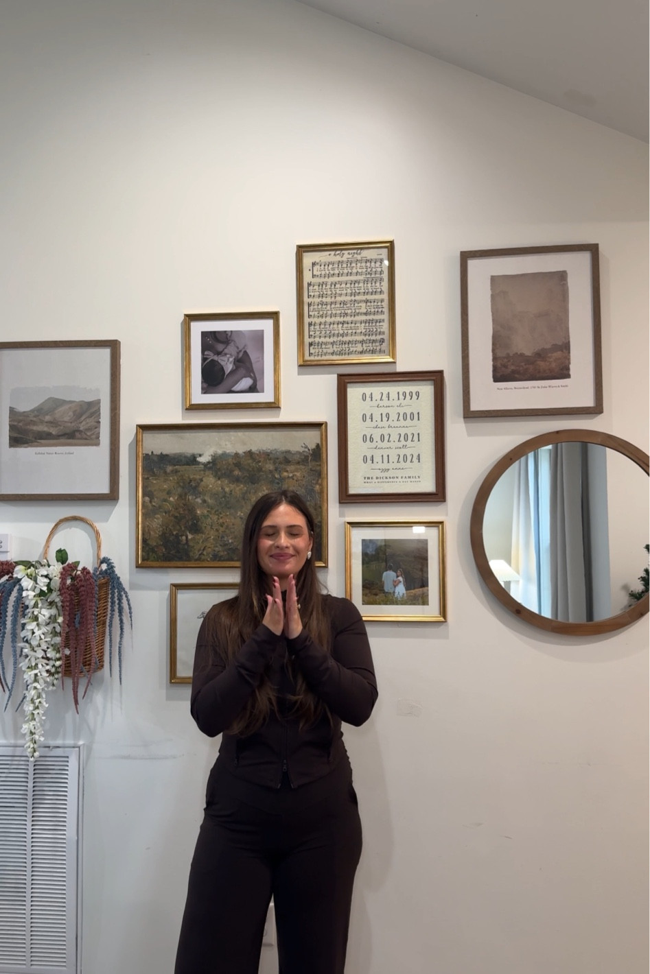 Gallery wall details 💞

#LTKHome #LTKSeasonal #LTKFamily