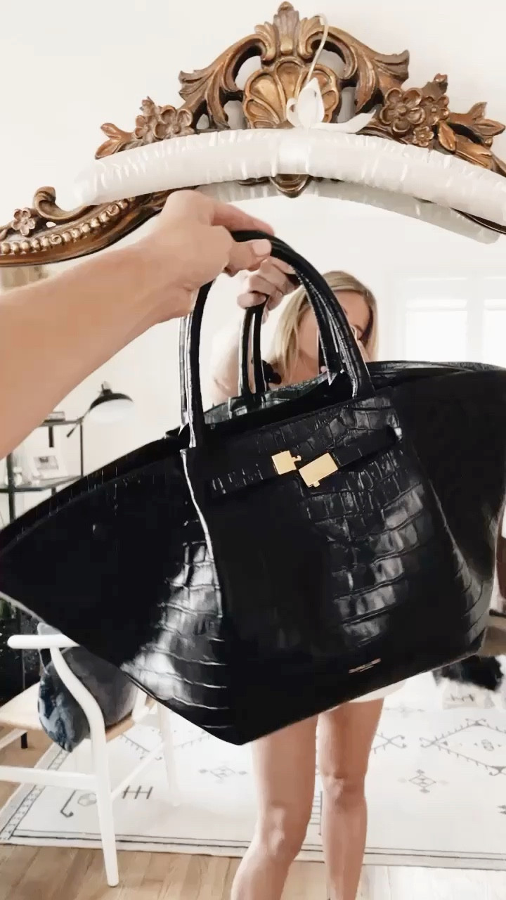 My favorite black bag on sale!
DeMiller black croc bag

#LTKCyberweek #LTKHoliday #LTKsalealert