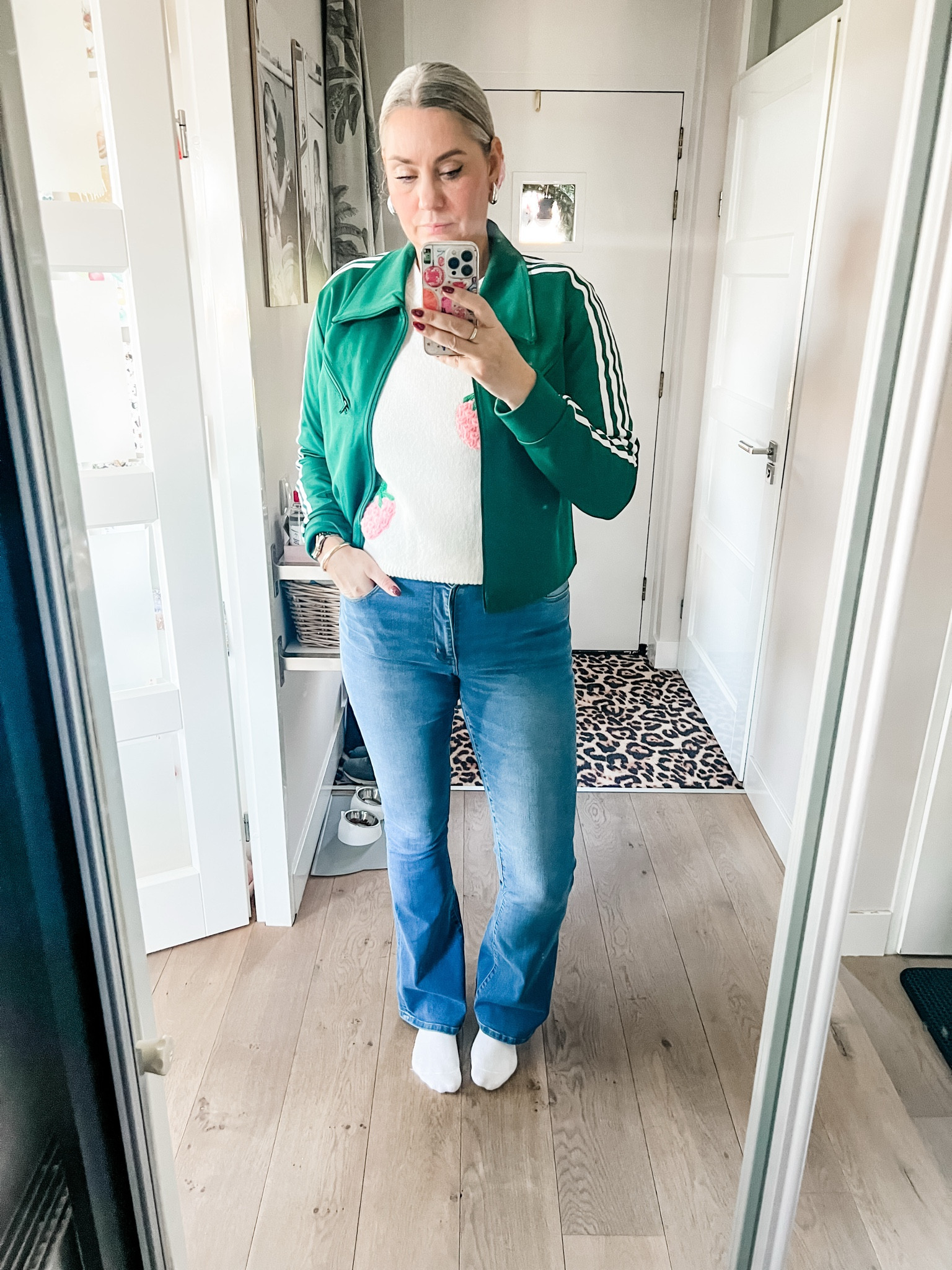 Ootd - Thursday. Green retro style Adidas jacket over a sweater with embroidered strawberries (local boutique), skinny flared jeans and an oversized scrunchie. 



#LTKwinter #LTKnederlands #LTKeurope