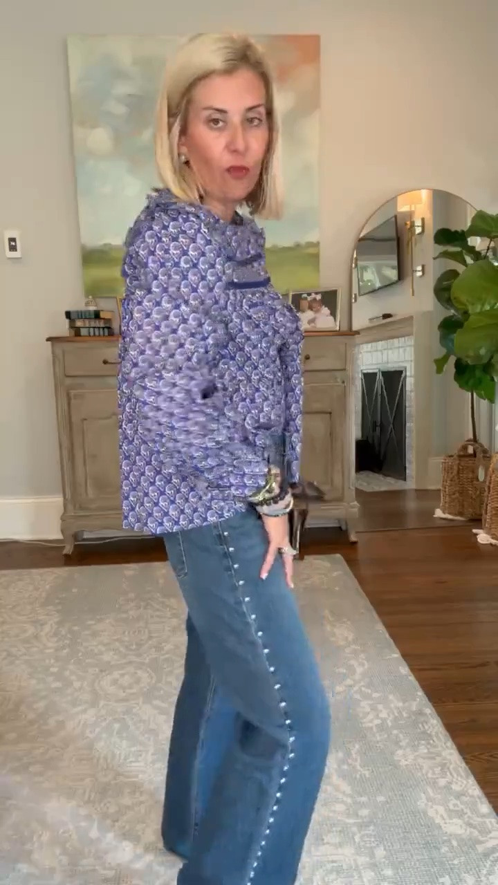 These studded jeans are adorable. Love these pieces and would definitely style them with other pieces in my closet! 

Top - small
Jeans - 26 need 25 (size down)

Codes:
*Avara - mixandmatch15  for 15% off first order
*Allie + Bess - Catherine20

#LTKdayinmylife #LTKSeasonal #LTKOver40