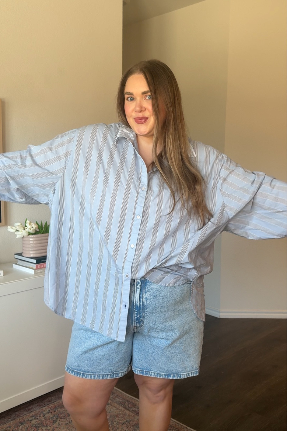 Aerie button down spring plus size outfit wearing xxl in top but would size down. Wearing 35 in my favorite shorts 

#LTKPlusSize #LTKFindsUnder50