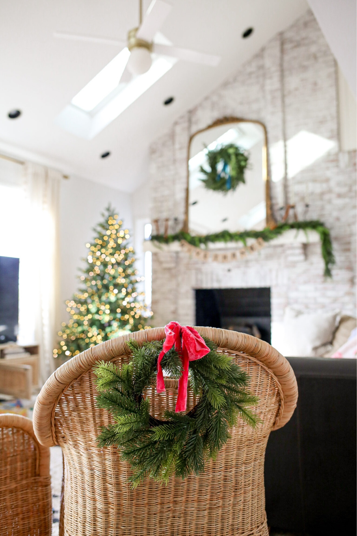 Friendsgiving decorations ✨✨✨

Mini wreath
Velvet ribbon
Primrose mirror
Candles
Serena and Lily 

#LTKHoliday #LTKHome #LTKSeasonal