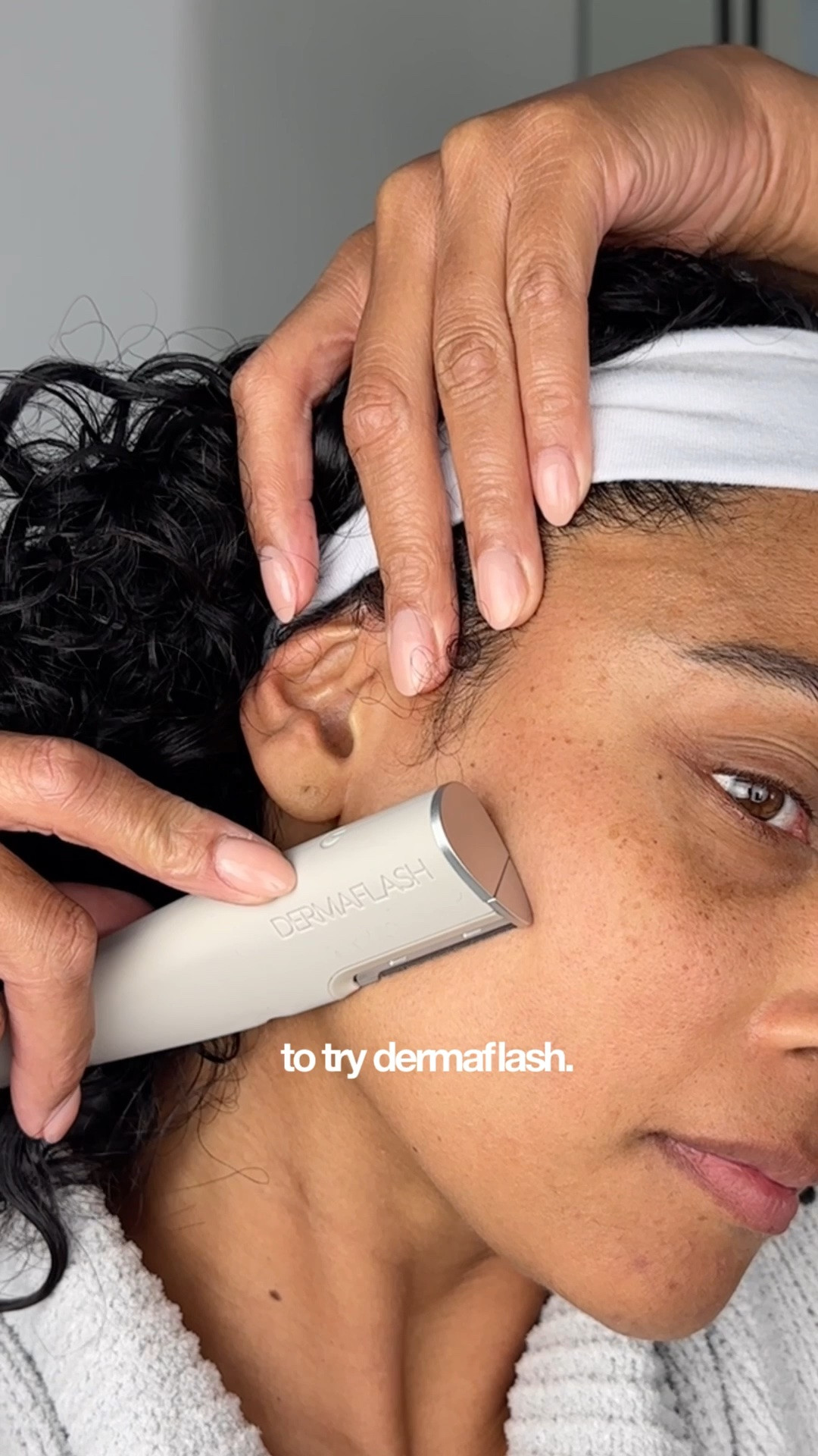 #1 award-winning Sonic Dermaplaning device uses proprietary Sonic Technology to safely + gently remove peach fuzz and exfoliate dead skin cells. Clinically proven to improve the health of your skin, enhance skincare absorption and create a flawless canvas for makeup application.

#skincare #beauty #dermaplane

#LTKOver40 #LTKselfcare