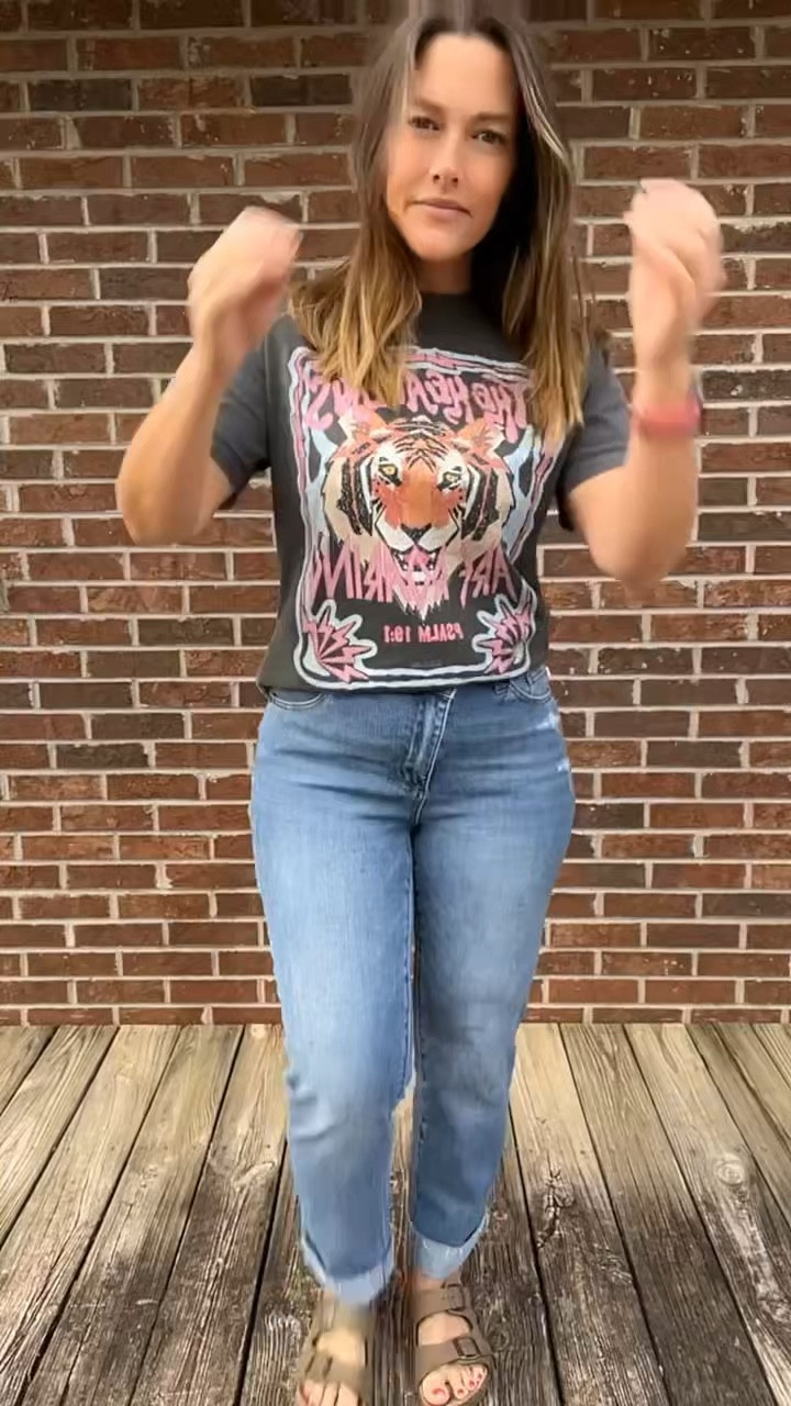 OOTD 💕 Comfy, confident, and dressing for ME in my 40s. Because style doesn’t have an age limit.

#LTKmomlife #LTKMidsize #LTKootd