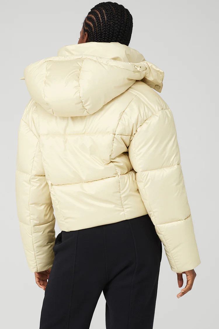 Pearlized Pristine Puffer - French Vanilla | Alo Yoga (US)