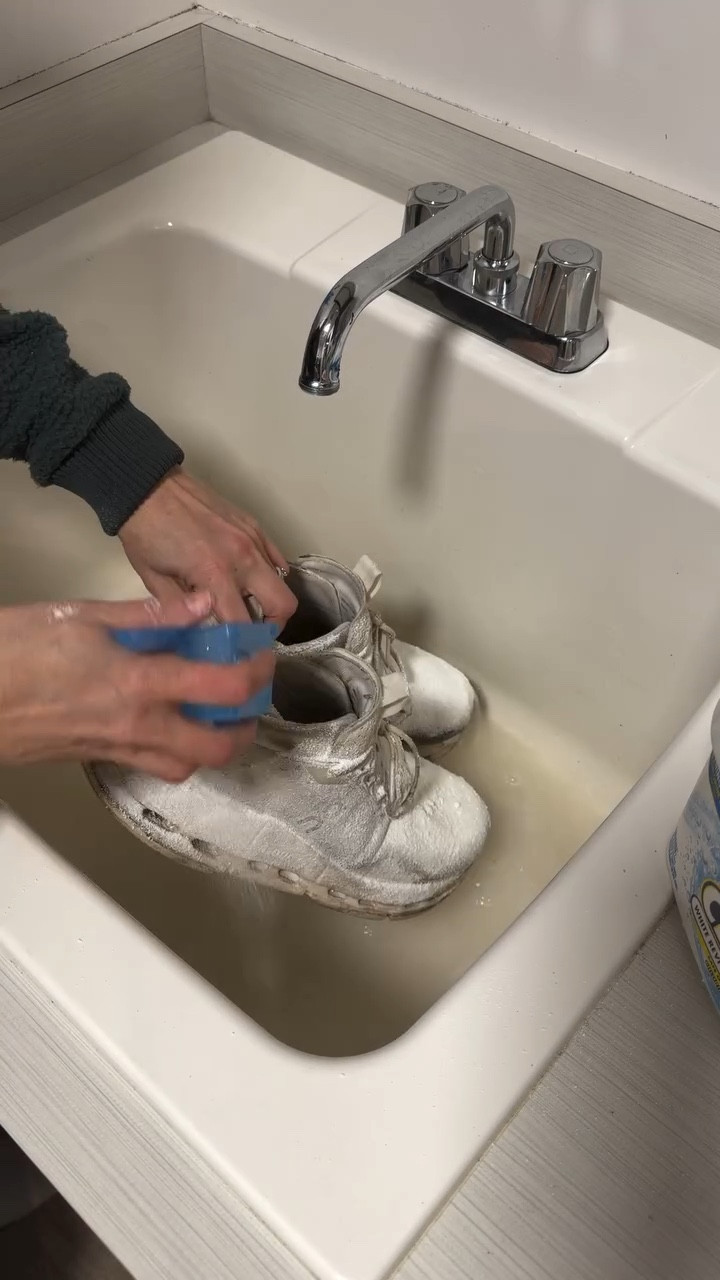 This is my process that works EVERY time! ⬇️⬇️⬇️

✔️Get the shoes damp with warm water and COVER  them in oxy clean… I let that sit for a day. 

✔️Rinse and fill the sink with hot water mixed with more OxiClean… let them soak upside down in water for another day. 

Throw them in the wash and let them air dry outside!✨If it doesn’t work as well the first time just repeat the process!! 

#cleaninghacks #hacksthatwork #clean #laundryhacks