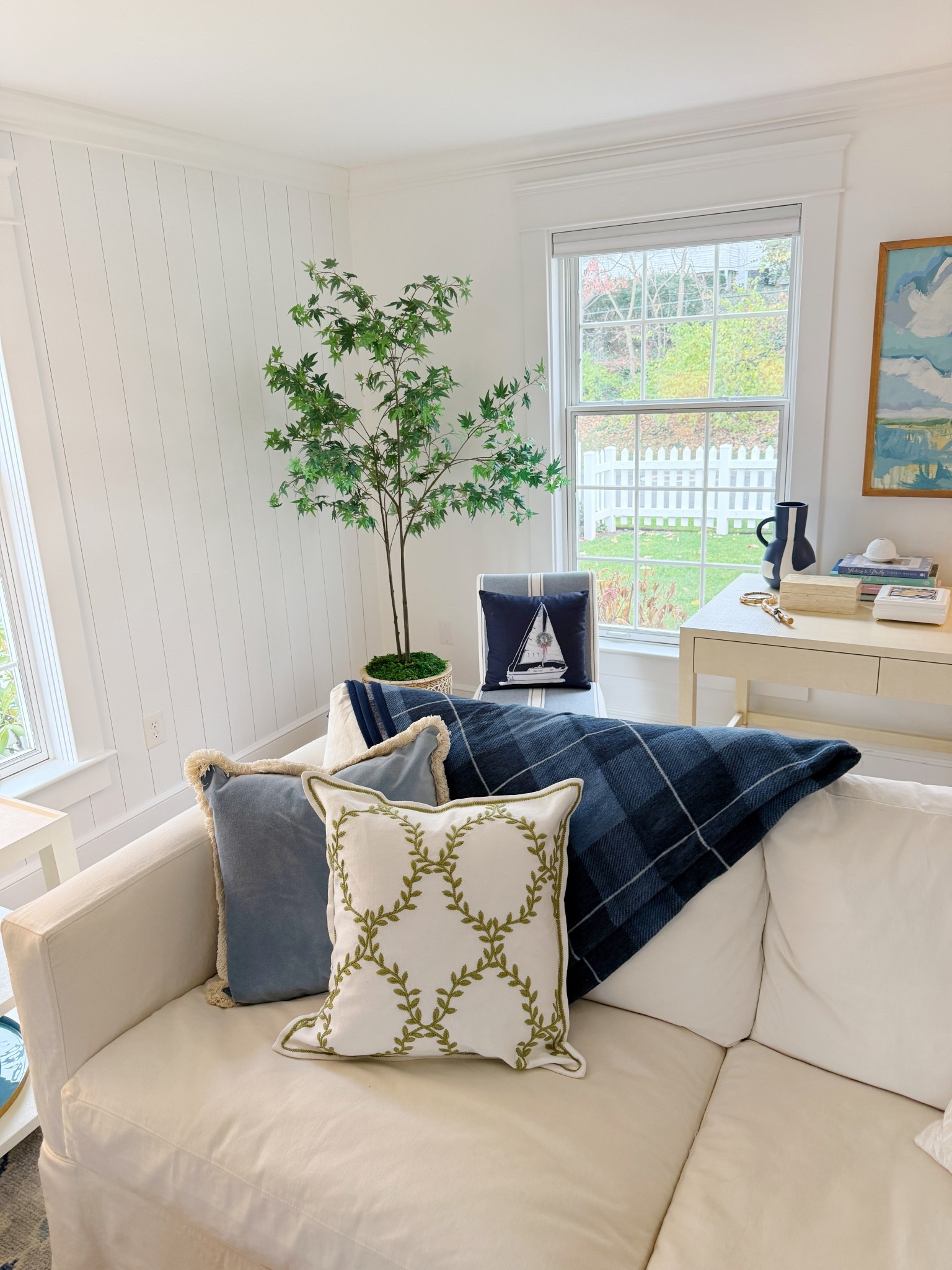 Holiday decor at the lake! 🌊🎄✨

#LTKdayinmylife #LTKGiftGuide #LTKHoliday