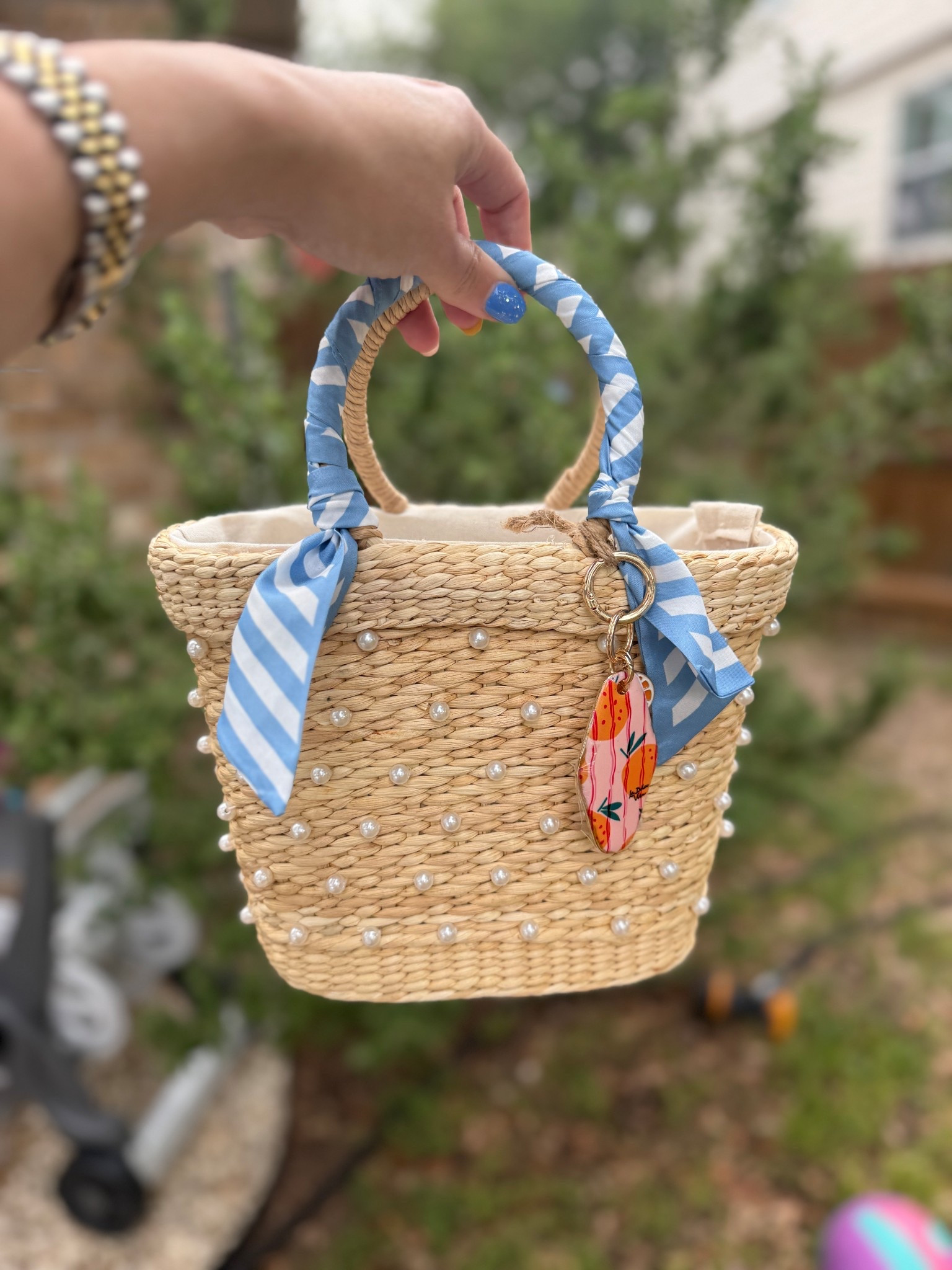 The scarf (comes in a set of like 12) and handbag is less than $40 combined. This is love 🍊💙✨ 

#LTKFindsUnder100 #LTKSeasonal