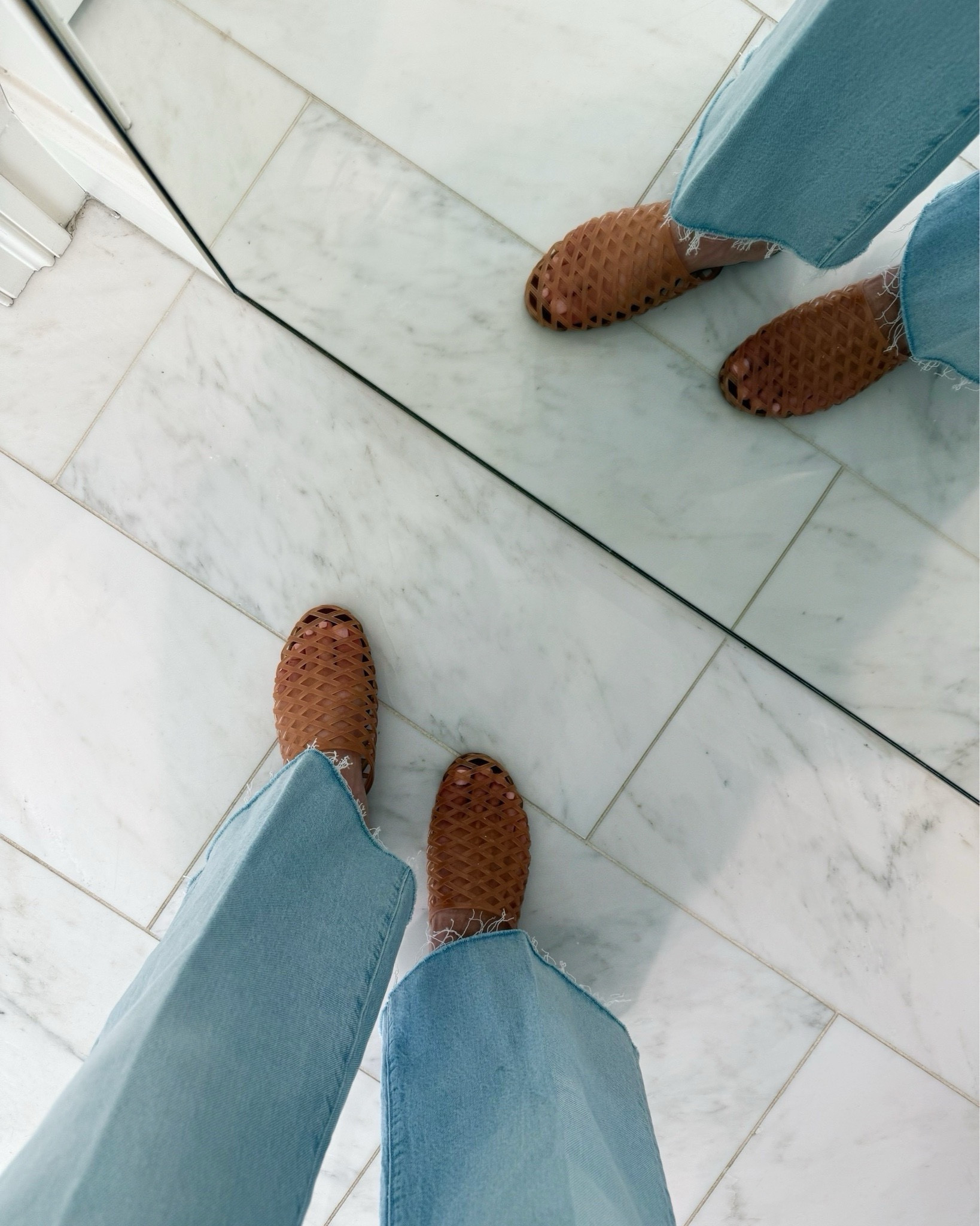 BEST SELLER of the week! New jeans for spring - love this wash. I'm 5'7 wearing size 25.

#LTKootd