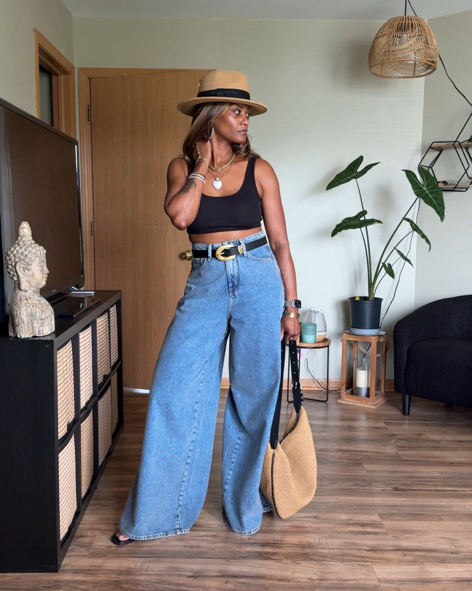 Either I don’t quite understand how Good American Jean run or these are totally missed sized. 
I am wearing a 0 for this look and fit. 

Baggy denim. Oversized denim. Denim jeans. Jeans 