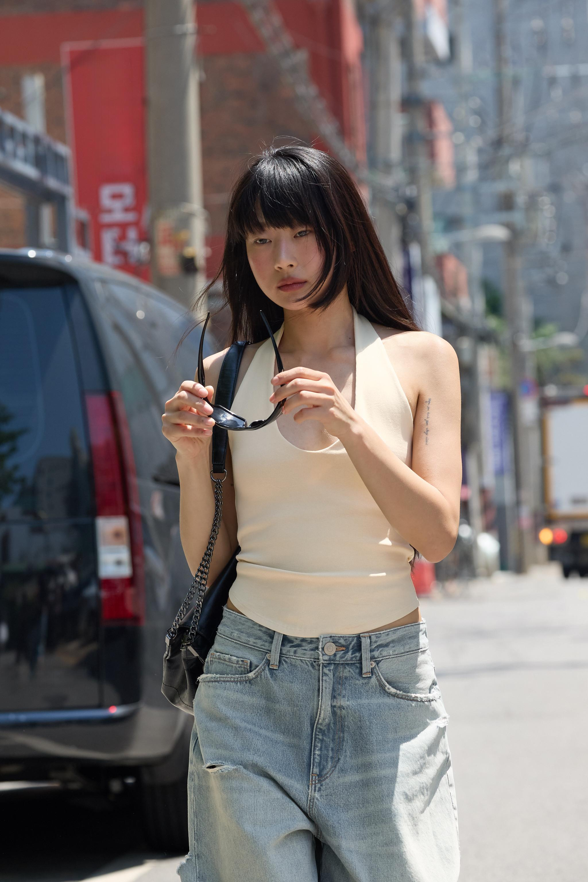 Top made from a cotton blend yarn. Halter neck and round neckline. Rounded hem. | Zara US
