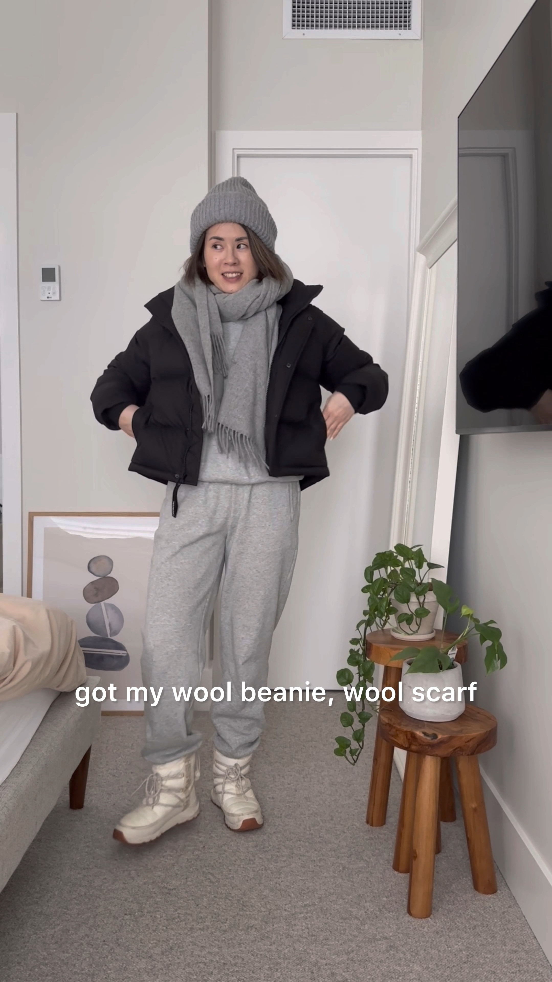 Top: Gap sweatshirt tts. I’m in xs
Bottom: Gap sweatpants. I’m in s. Tts
Aritzia super puff 
North Face snow boots 