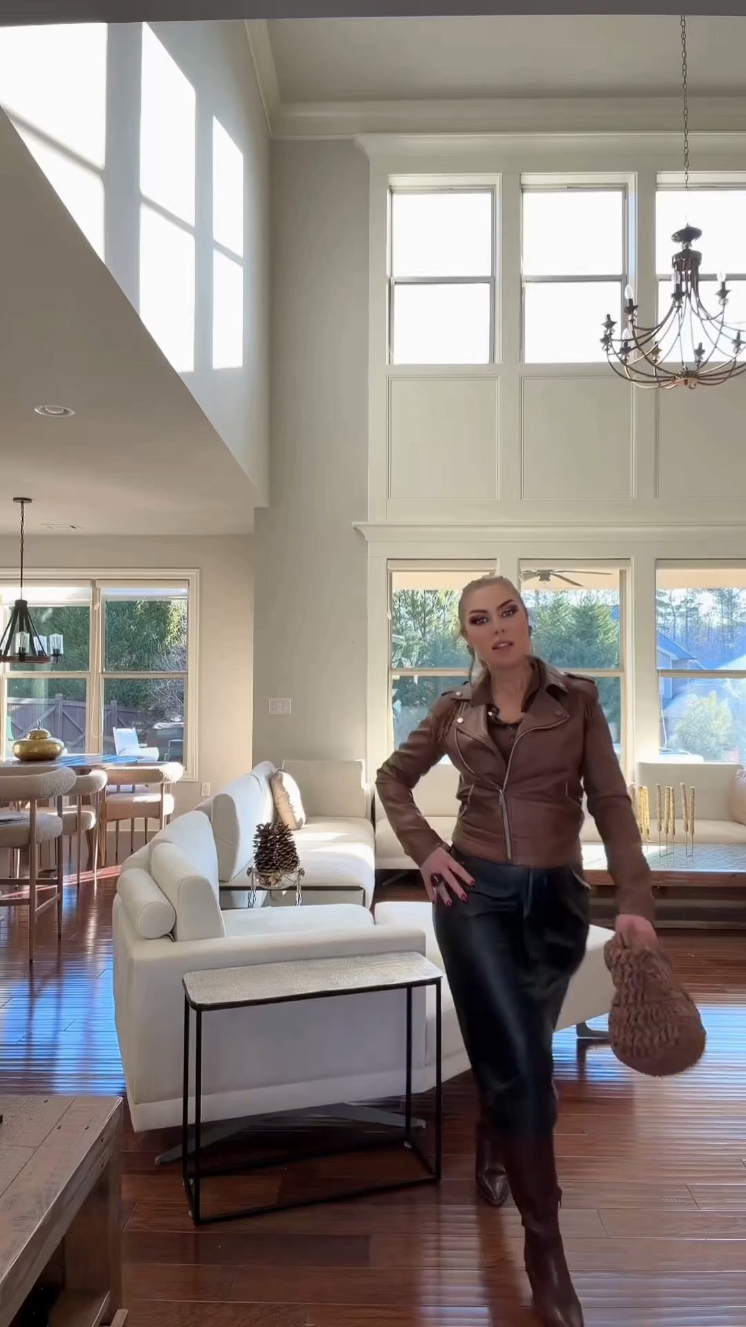 Tanming Women's Faux Leather Moto Biker Short Coat Jacket

I put together this black and brown leather outfit today, feeling energetic! How do you like it? Yes, I'm sharing this video with you while it's snowing outside right now❄️🌨️