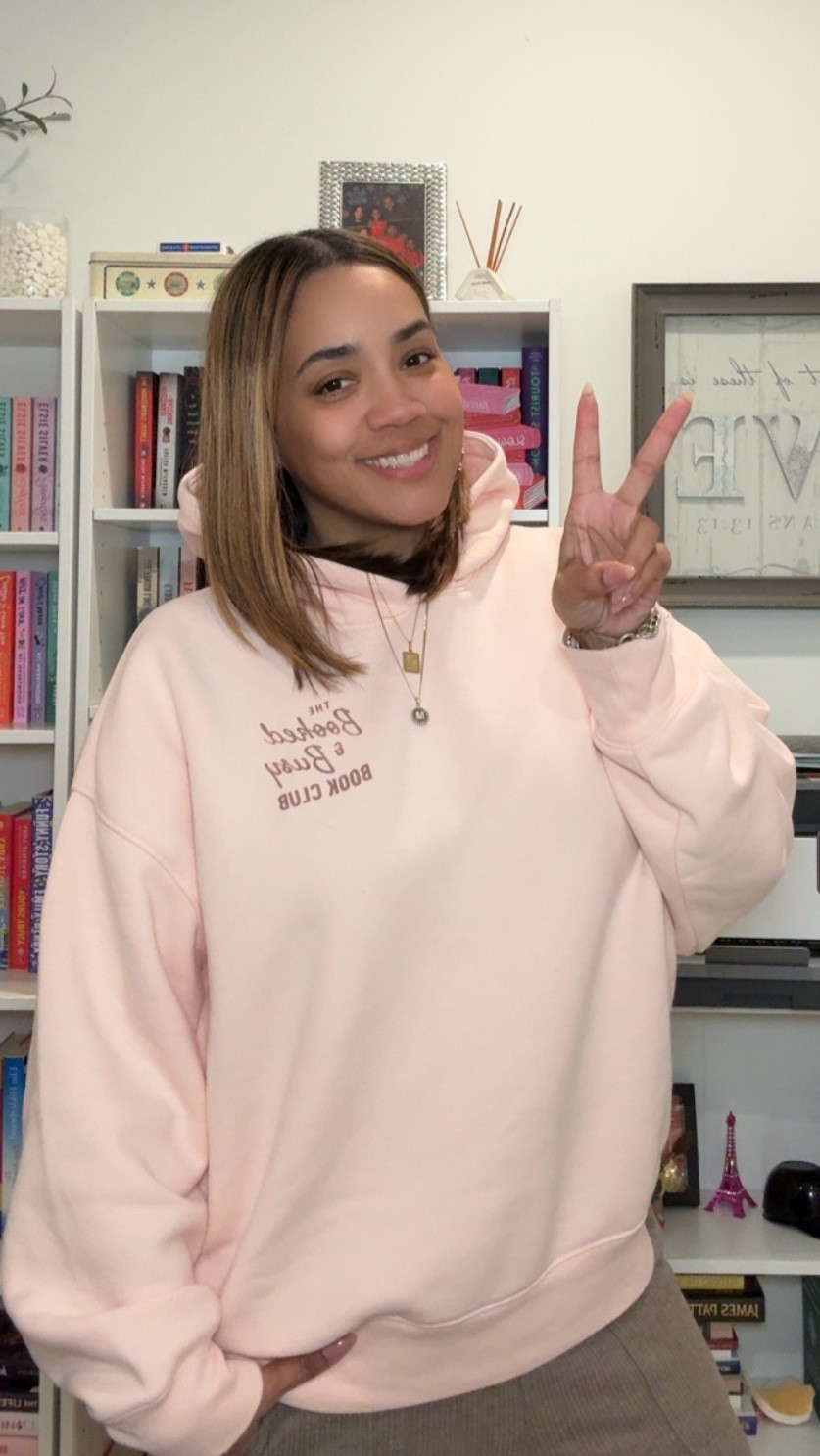 The cutest bookish sweatshirt from American Eagle!! It’s perfect for anyone who loves to read! It runs oversized so you can size down for a smaller fit! I’m in a large here. 

#LTKmomlife #LTKootd #LTKMidsize