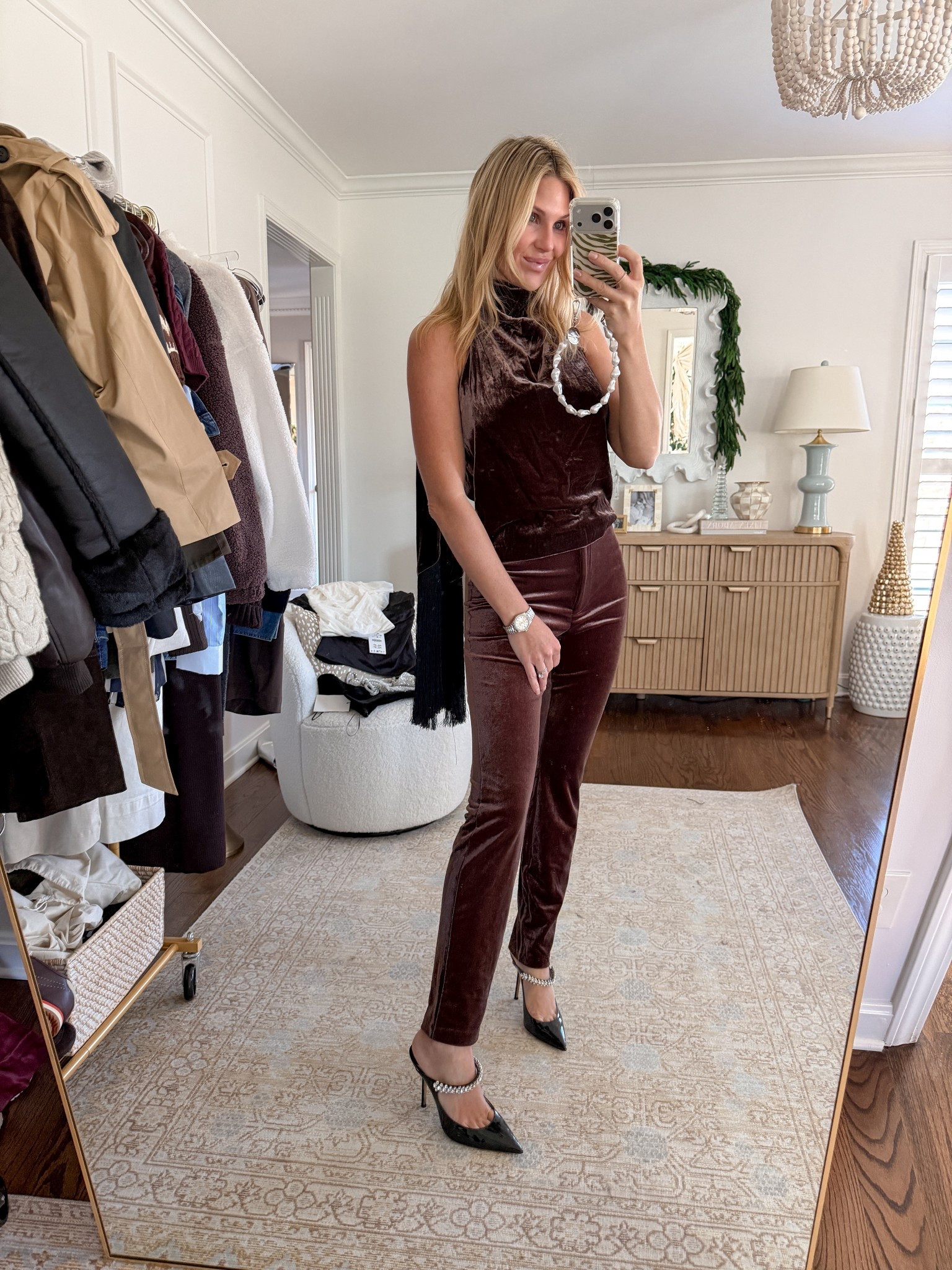 Cutest velvet pants and top set from H&M! Perfect for holiday party or NYE! 

#LTKgrwm #LTKHoliday #LTKFindsUnder100