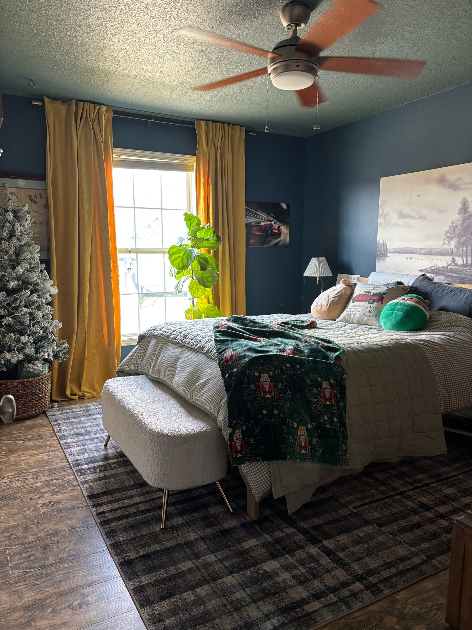 Boys room | Plaid area rug - on sale for Black Friday 