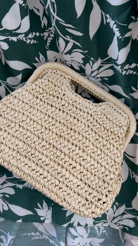 Straw clutch, summer bag, vacation accessories 

#LTKStyleTip #LTKItBag #LTKFindsUnder100