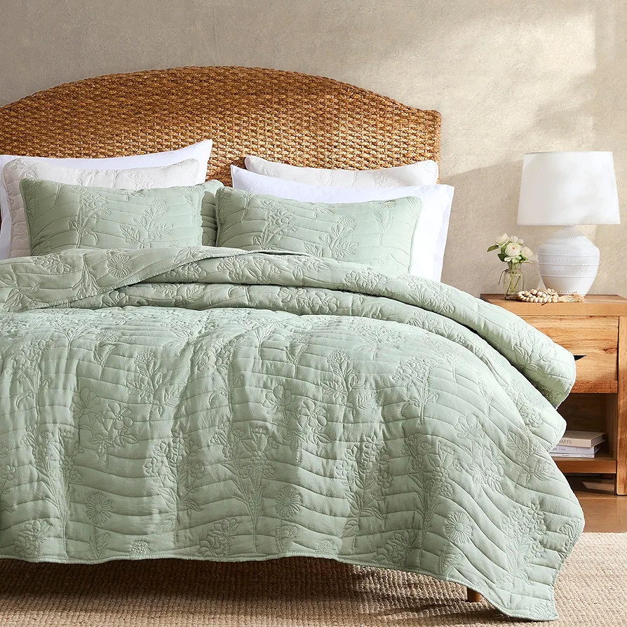 R.SHARE Farmhouse Decor Quilt Bedding Set King Size Sage Green, Country Floral Bedspread, Flower ... | Amazon (US)