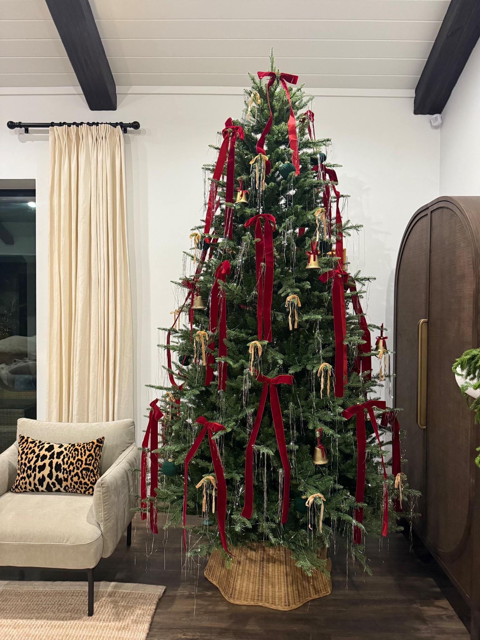 Simple ribbon Ralph Lauren Christmas tree bows ribbons small and large traditional Christmas nostalgic Christmas 

#LTKHoliday #LTKHome #LTKSeasonal