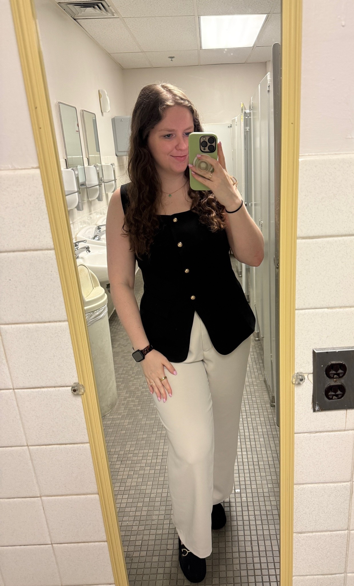 A blazer vest is so simple, yet a great piece to have in your wardrobe. I dress it up with slacks for office days, and down with jeans for happy hour!

#LTKMidsize #LTKWorkwear #LTKootd