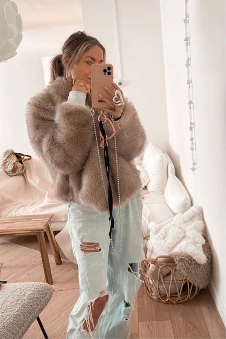 Ripped denim and short fur coats 💕💕🥰🥰 our accessories you can find in our online shop www.bySiss.com 🎀🎀
Also added our sneaker and Slingback style we combine with this fit💕💕
.
Jeans, denim trend, H&M, ego, boohoo, teddy coat, faux fur, cropped coat, revolve

#LTKU #LTKfindsunder100 #LTKstyletip