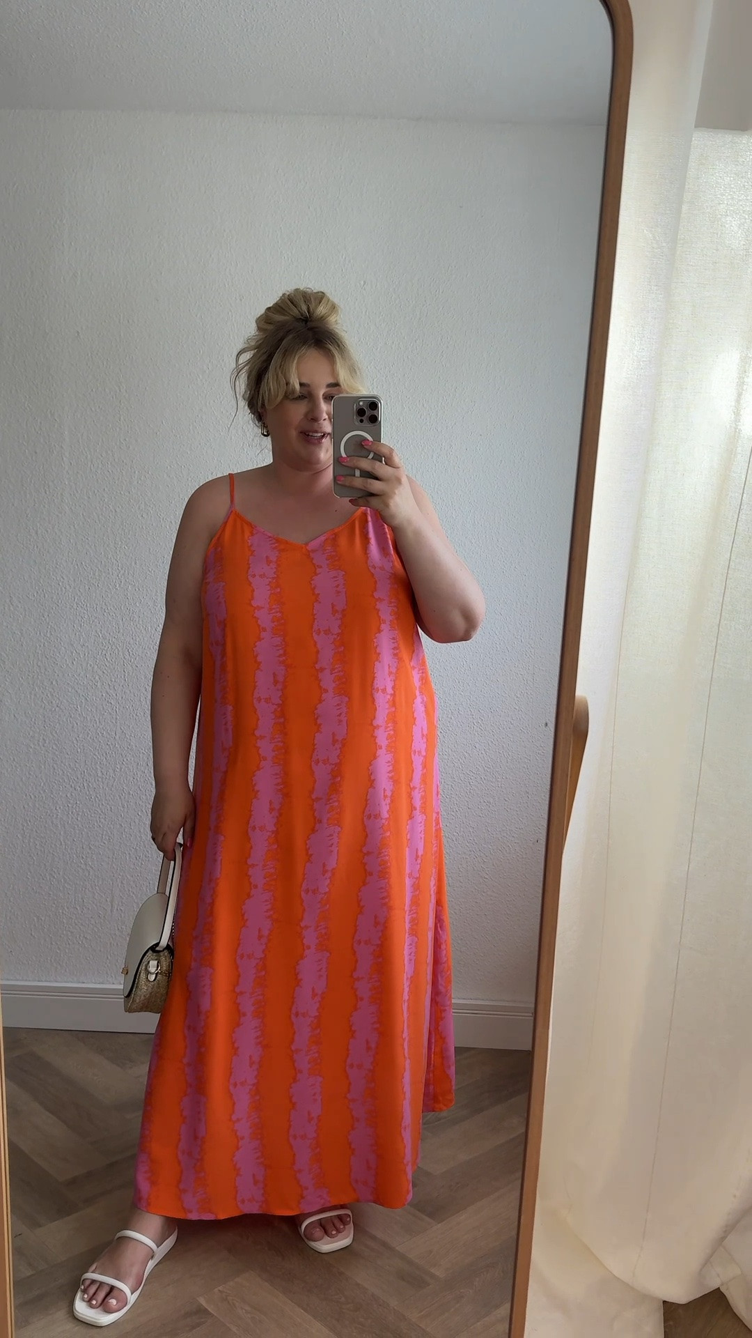 Sommerkleid ☺️

15 % sparen bei Bon Prix mit dem Code: bp15beauty
(Gültigkeit: 13.07. -einschl. 15.07.2026; 15% auf Alles; einmalig einlösbar pro Kundin; gilt in DE App & Webshop)

#plussizefashion #muster #kleid #curvy #summerdress

#LTKdeutschland #LTKkleider #LTKplussize