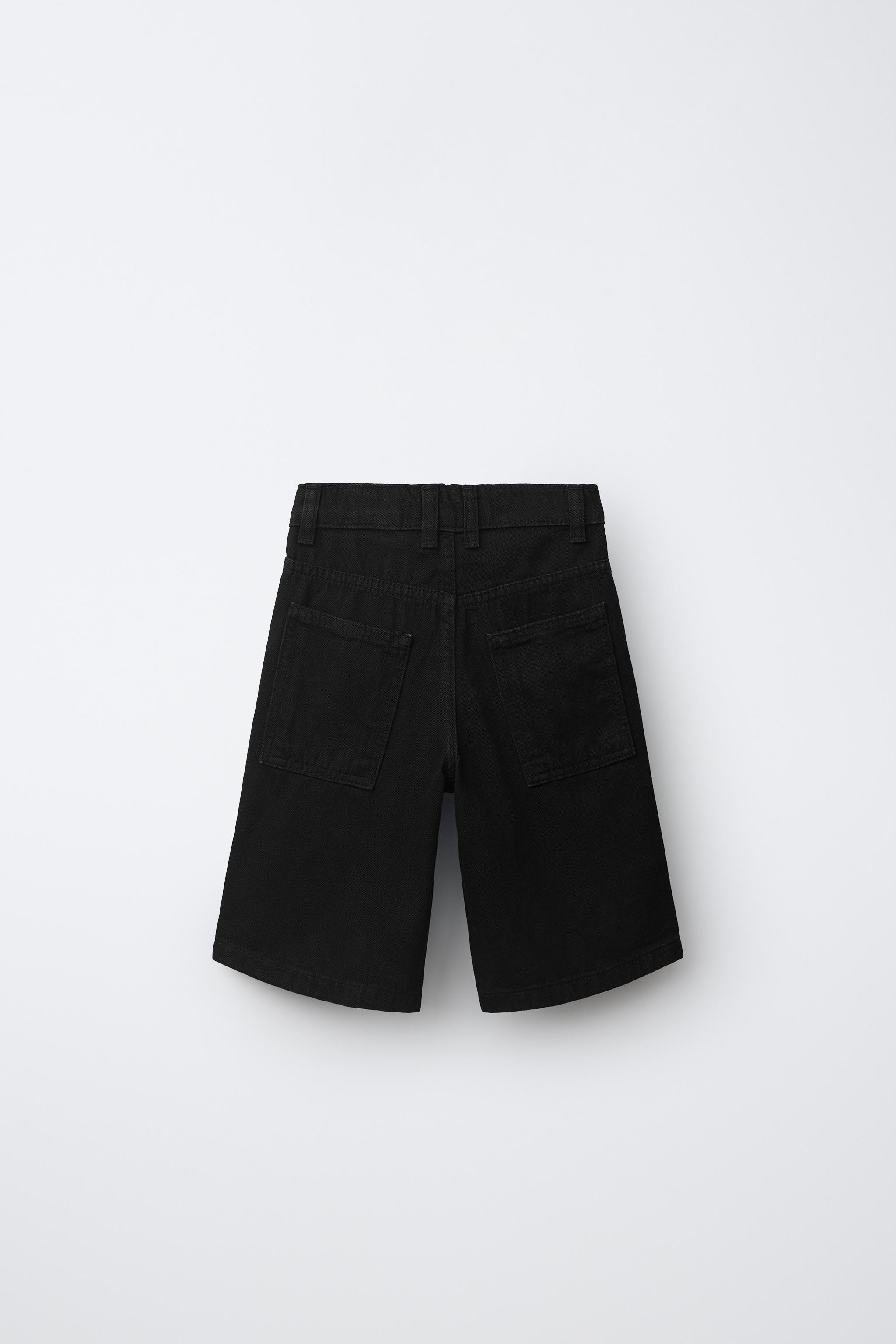 Shorts with adjustable interior waistband and front button closure. Front pockets and patch pocke... | Zara US