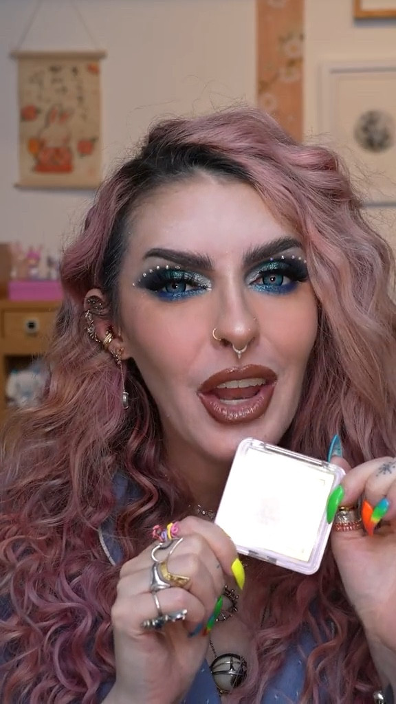 Um iluministas baratinho que parece com o da Rihanna? É da Ruby Rose 💖



#LTKbeauty #LTKbrasil