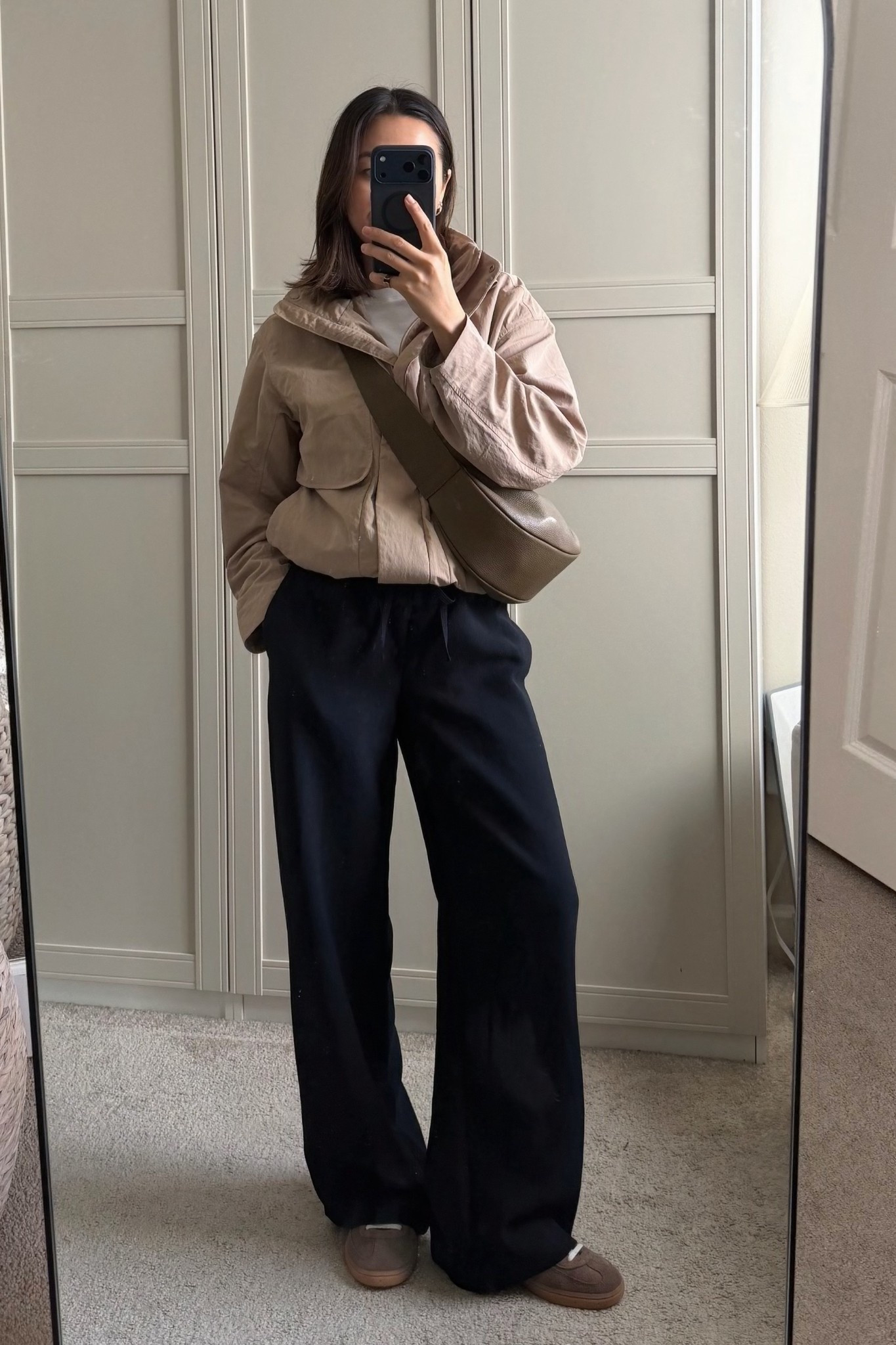 Casual comfy chic weekend outfit 

Lululemon jacket xs
Aritzia lodge pants xs 
Adidas spezial sneakers 
Amazon crossbody 

#LTKootd