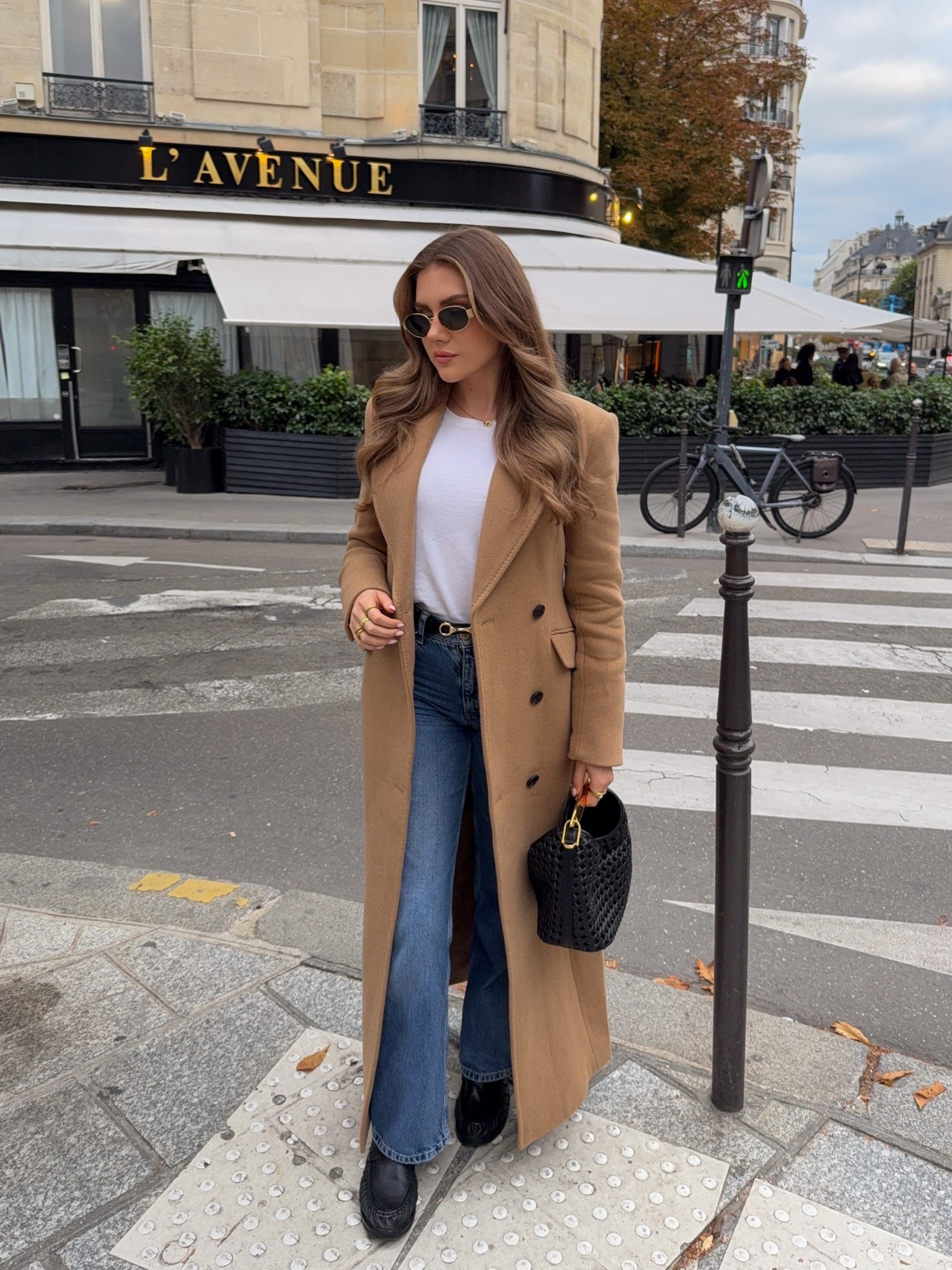 What I wore in Paris today 🤎🍂

Brown coat, maxi coat, tan coat, winter coat, autumn coat, floor length coat, easy outfit idea, woven bag, cashmere t-shirt, white knitted tee, gold sunglasses, blue jeans 

#LTKwinter #LTKeurope #LTKautumn